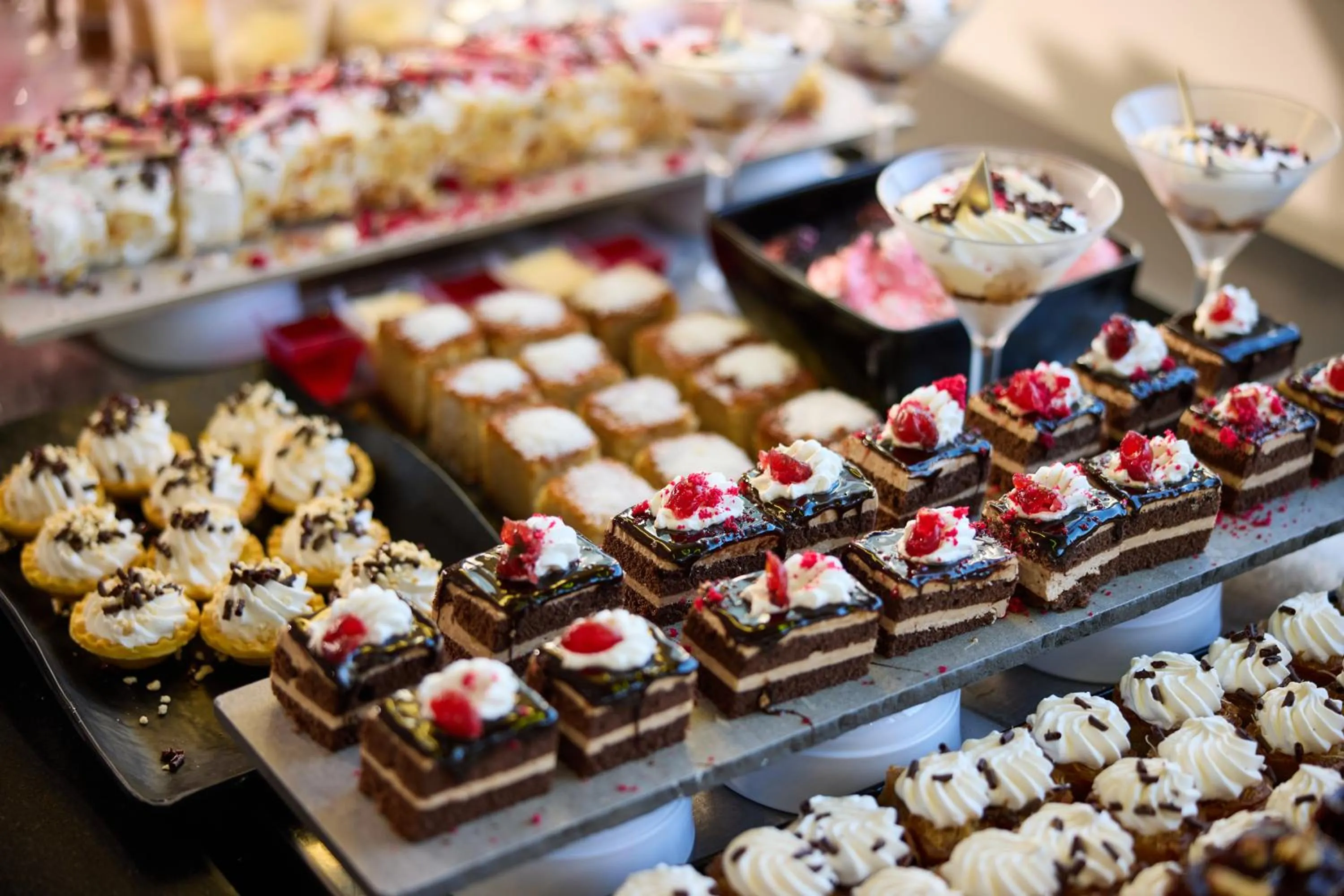 Restaurant/places to eat in Sunrise Hotel