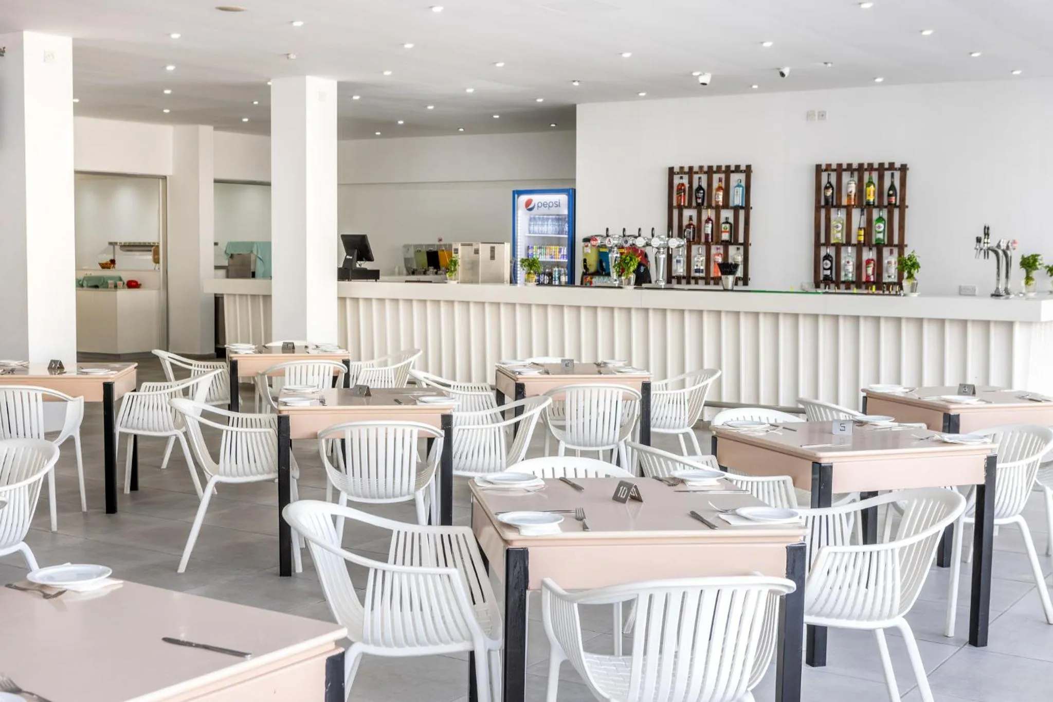 Restaurant/places to eat in Papantonia Hotel