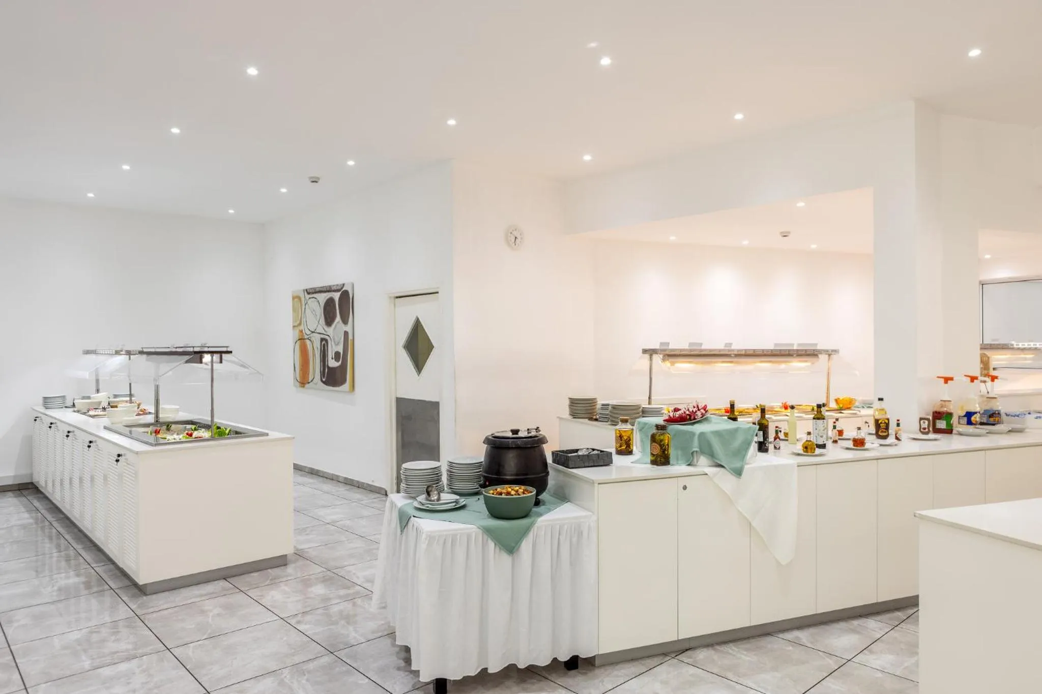 Restaurant/places to eat in Papantonia Hotel