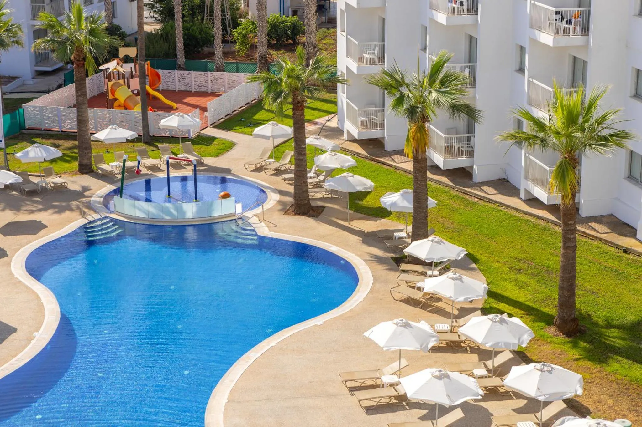 Swimming pool in Papantonia Hotel