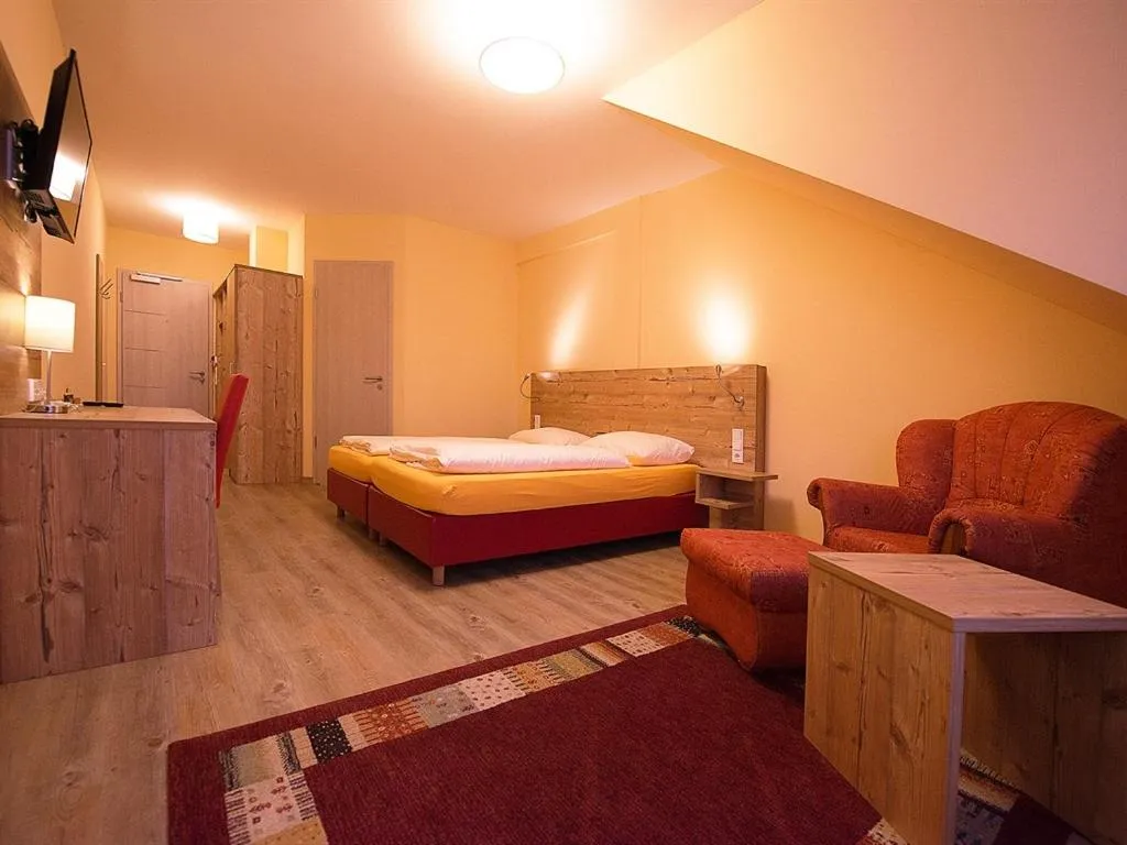 Bedroom, Bed in Landgasthof Schwarzes Roß