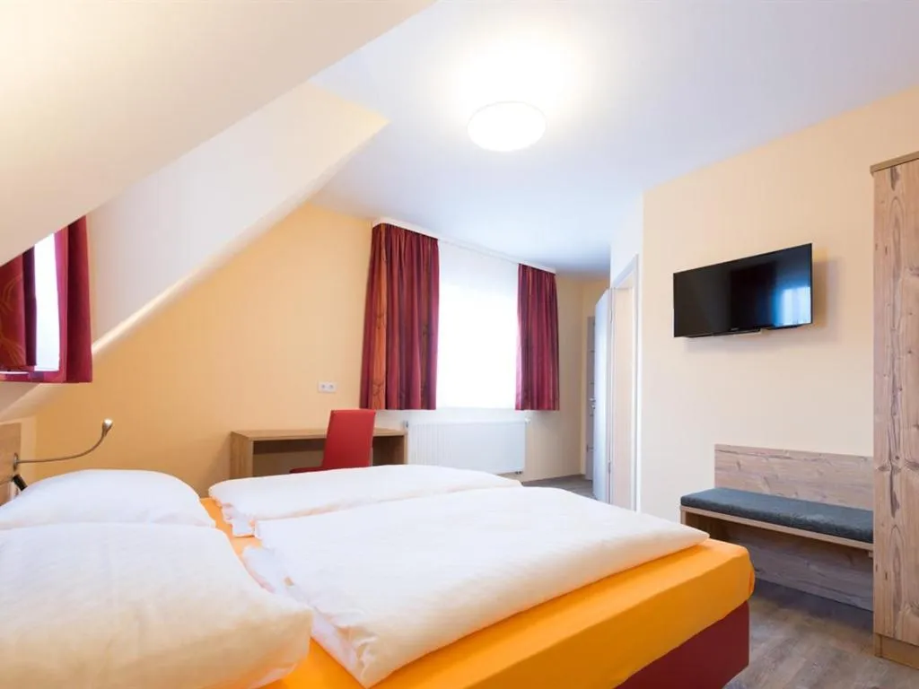 Bedroom, Bed in Landgasthof Schwarzes Roß