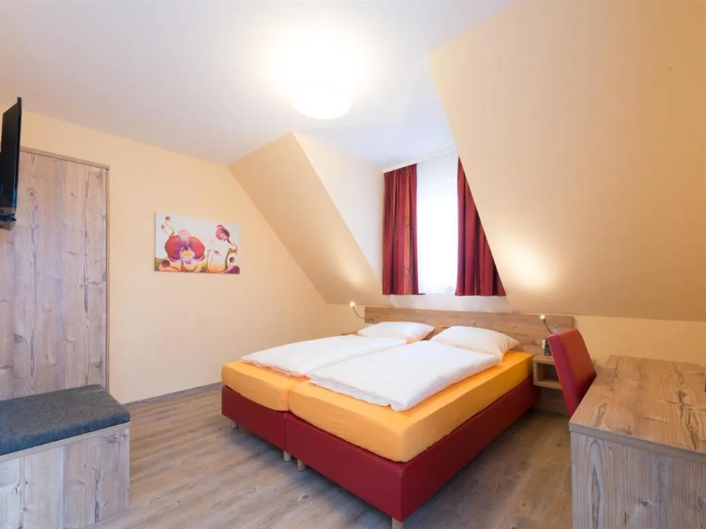 Bedroom, Bed in Landgasthof Schwarzes Roß