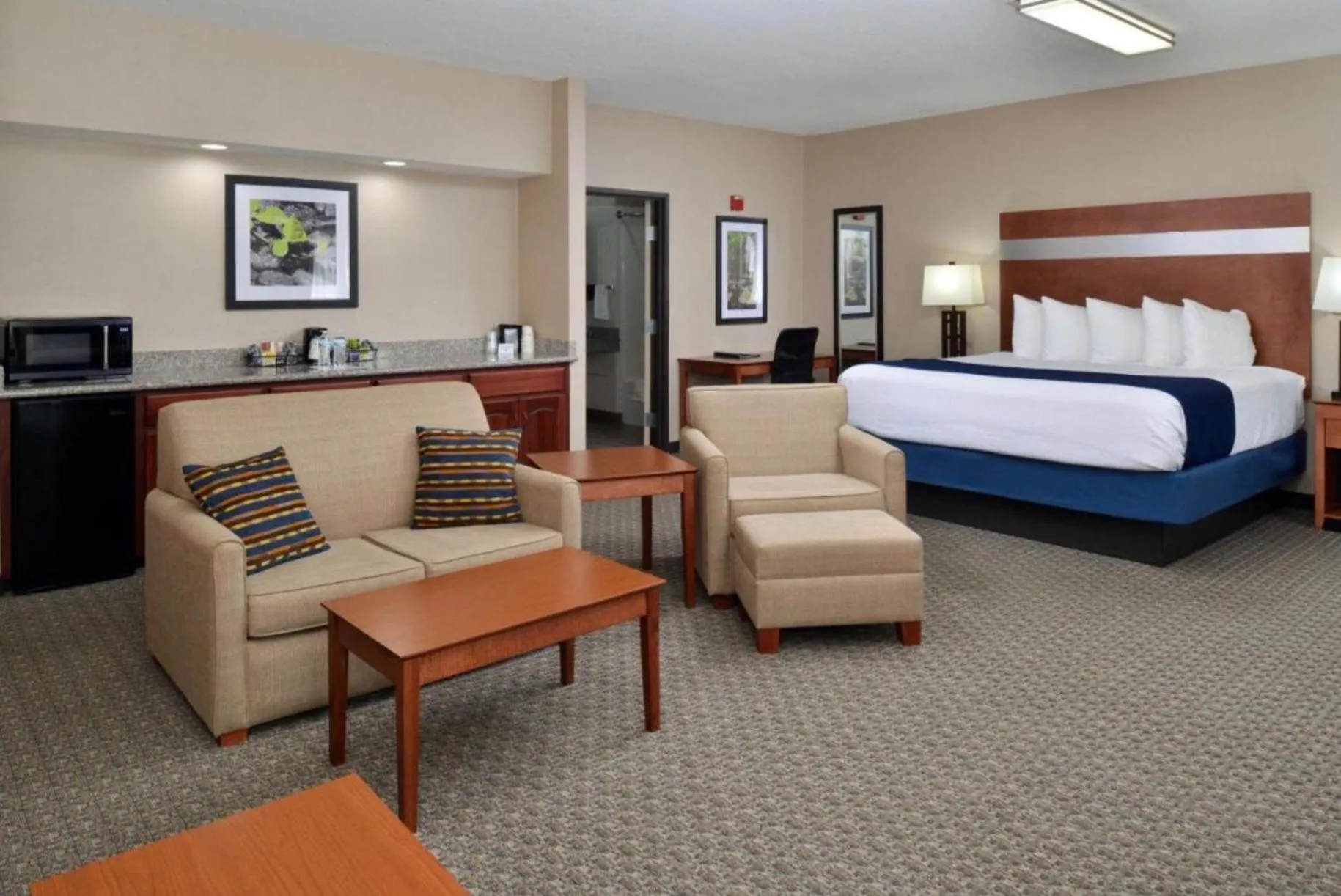 Bed in CASINO INN AND SUITES TUNICA RESORTs