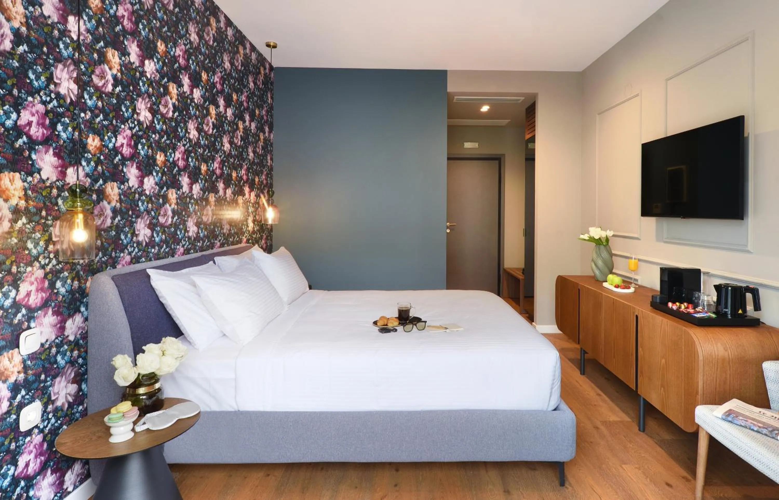 Bed in The Oscar Olympic Hotel