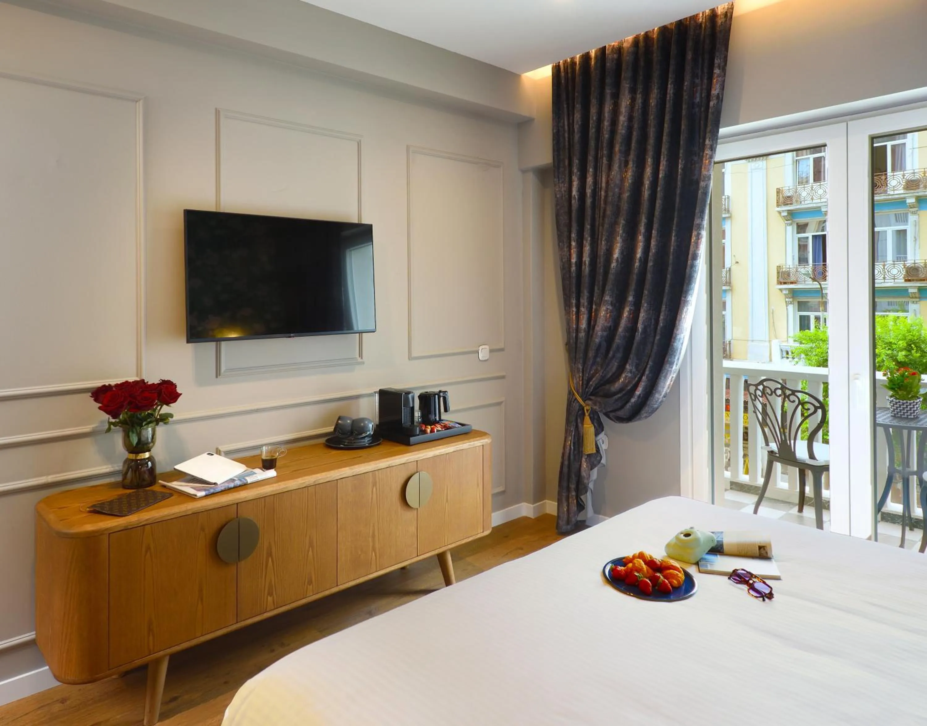 Bed in The Oscar Olympic Hotel