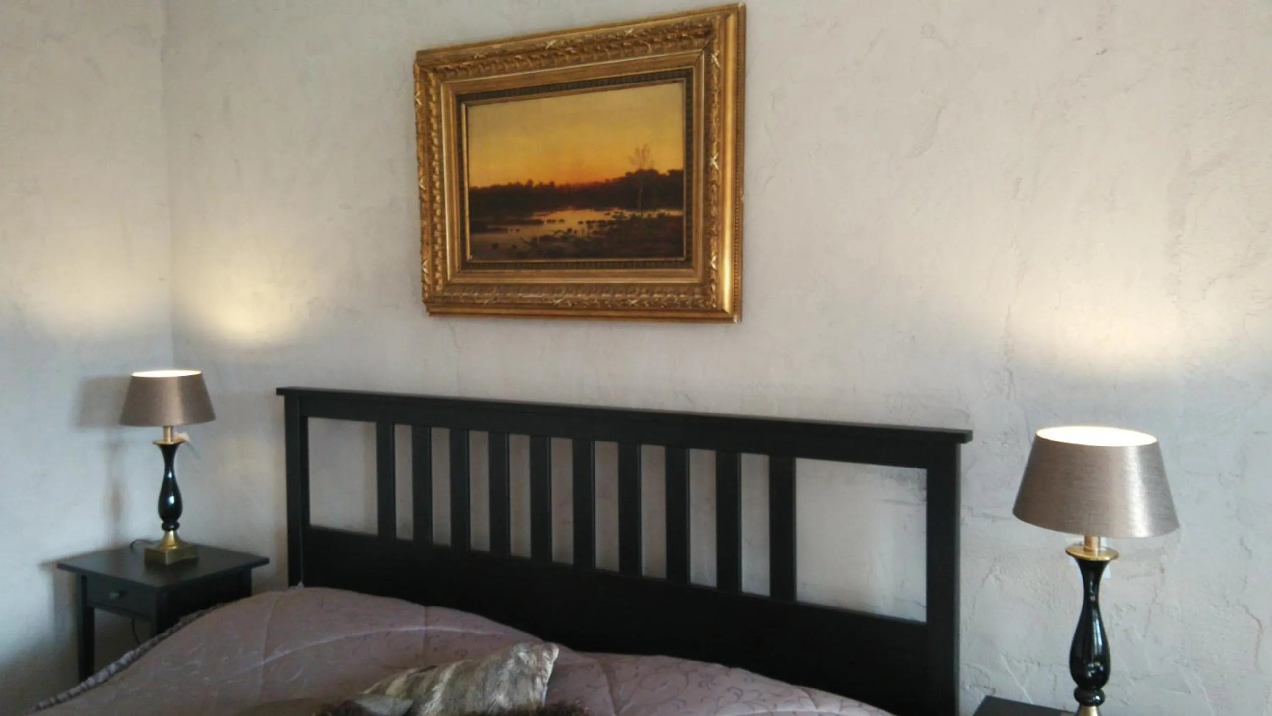 Decorative detail, Bed in Apartments Rose Garden