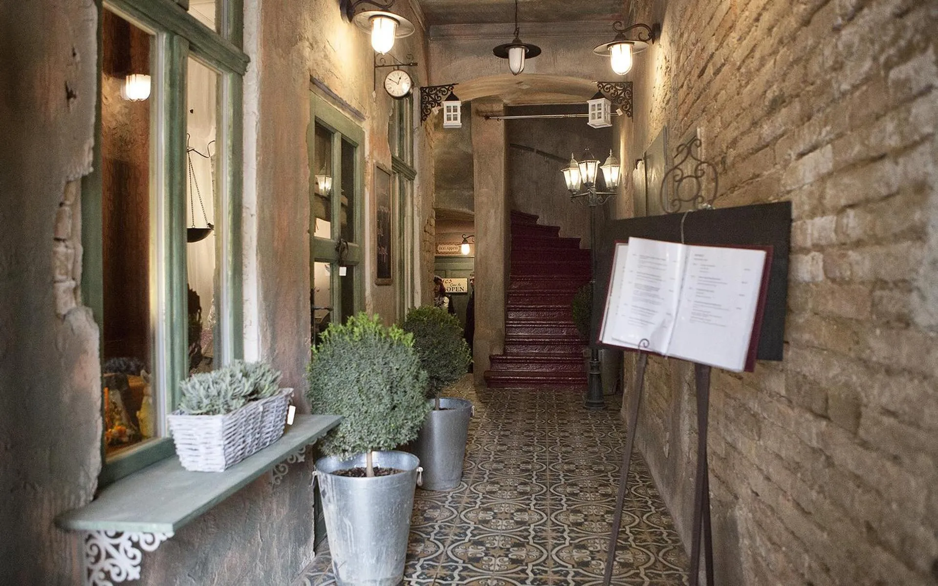 Restaurant/places to eat in Apartments Rose Garden