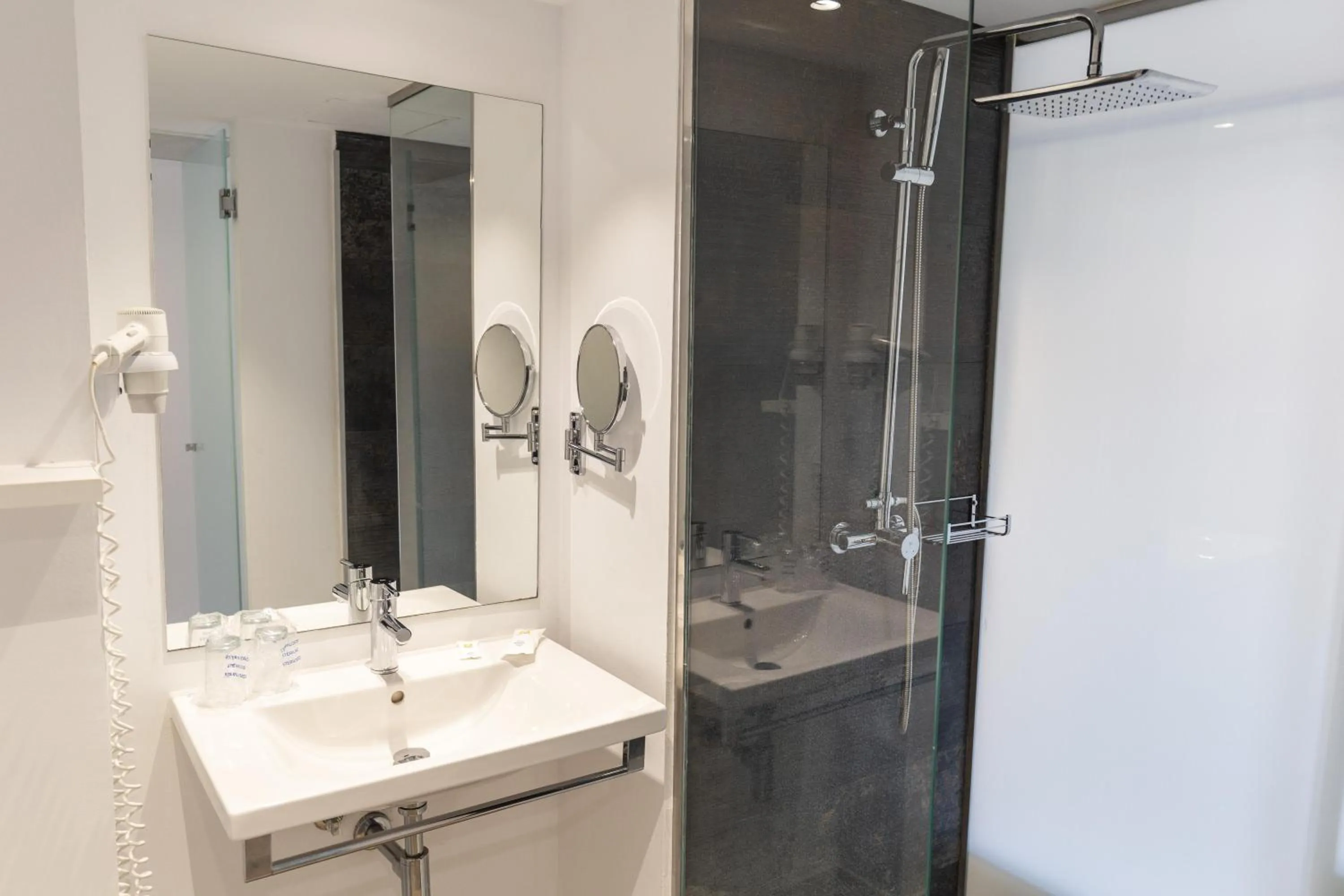 Shower in BQ Cala Ratjada