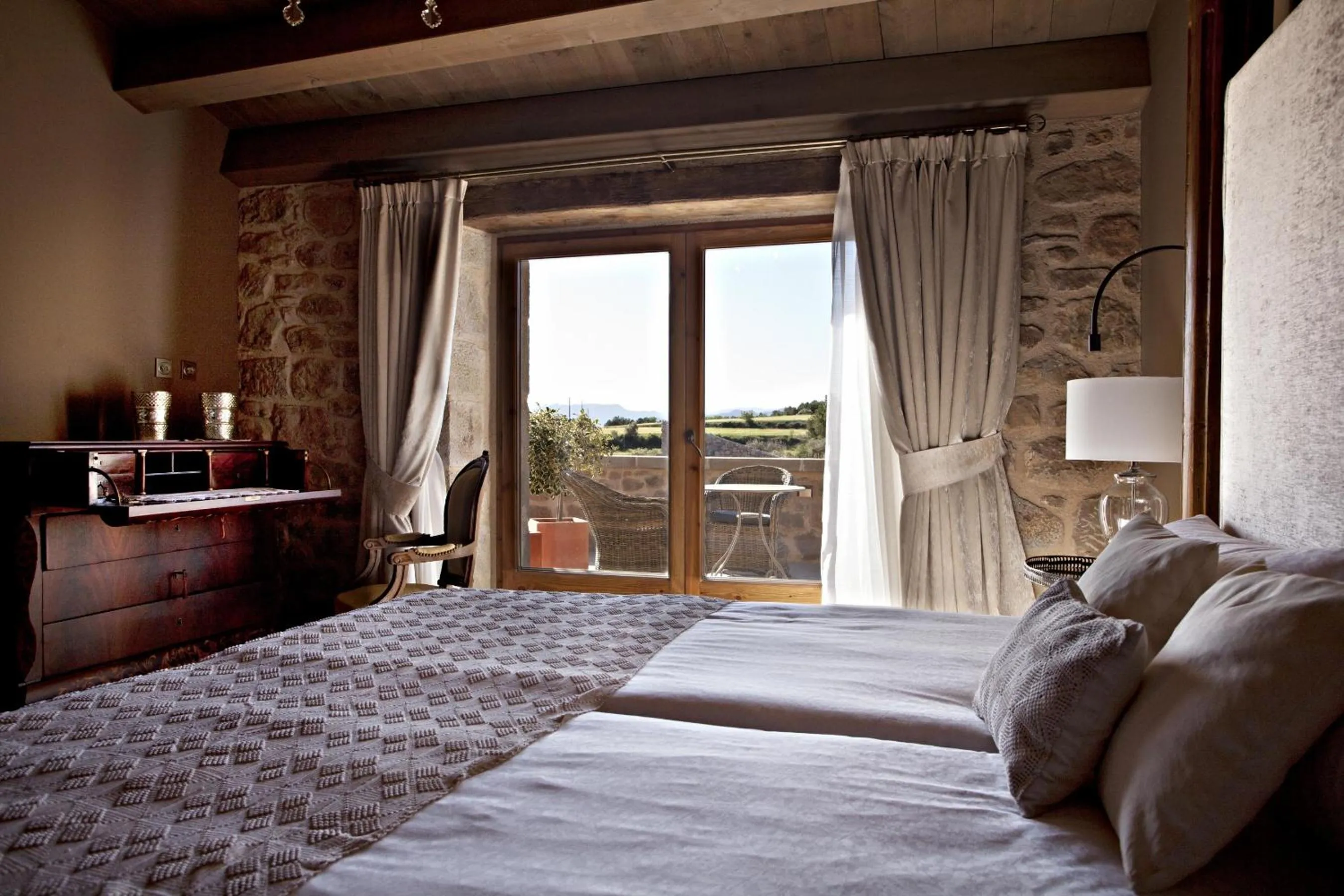 Balcony/Terrace, Bed in La Vella Farga Hotel