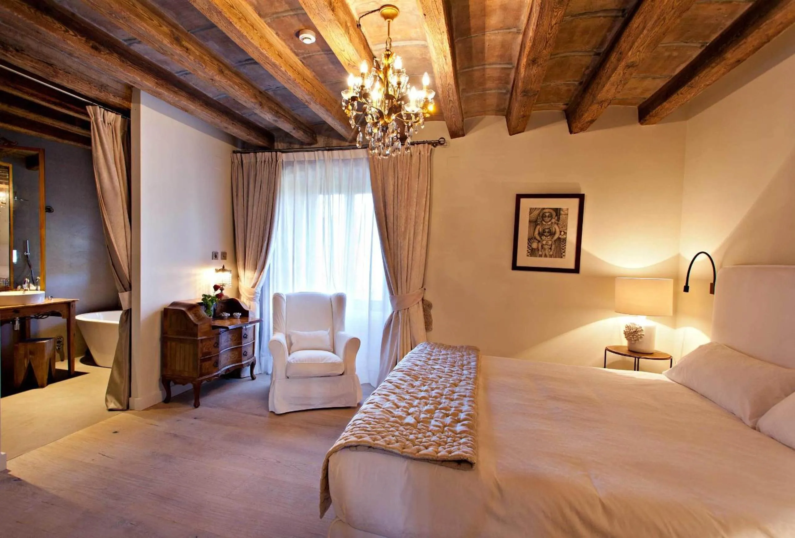Bedroom, Bed in La Vella Farga Hotel