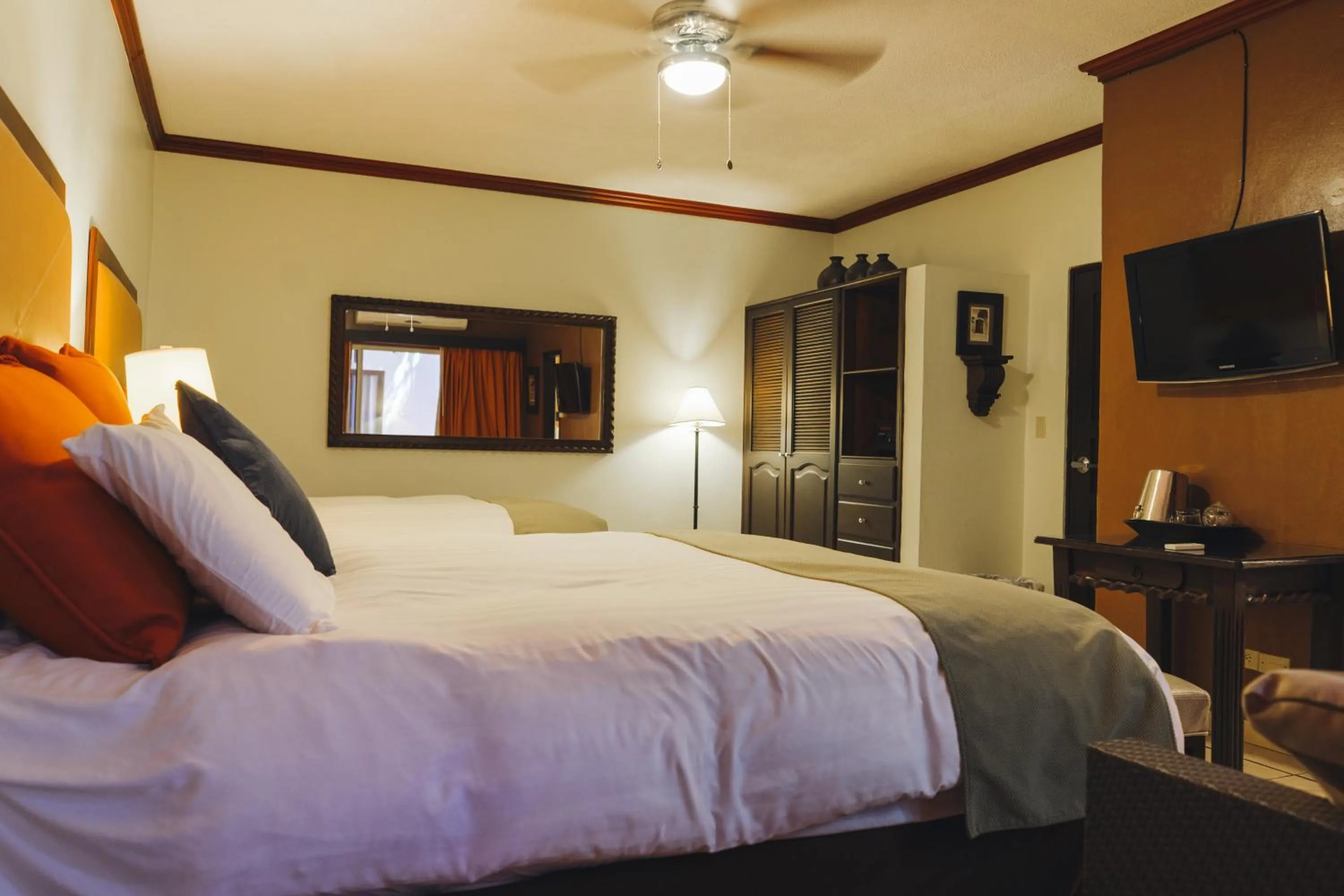 Winter, Bed in Humuya Inn