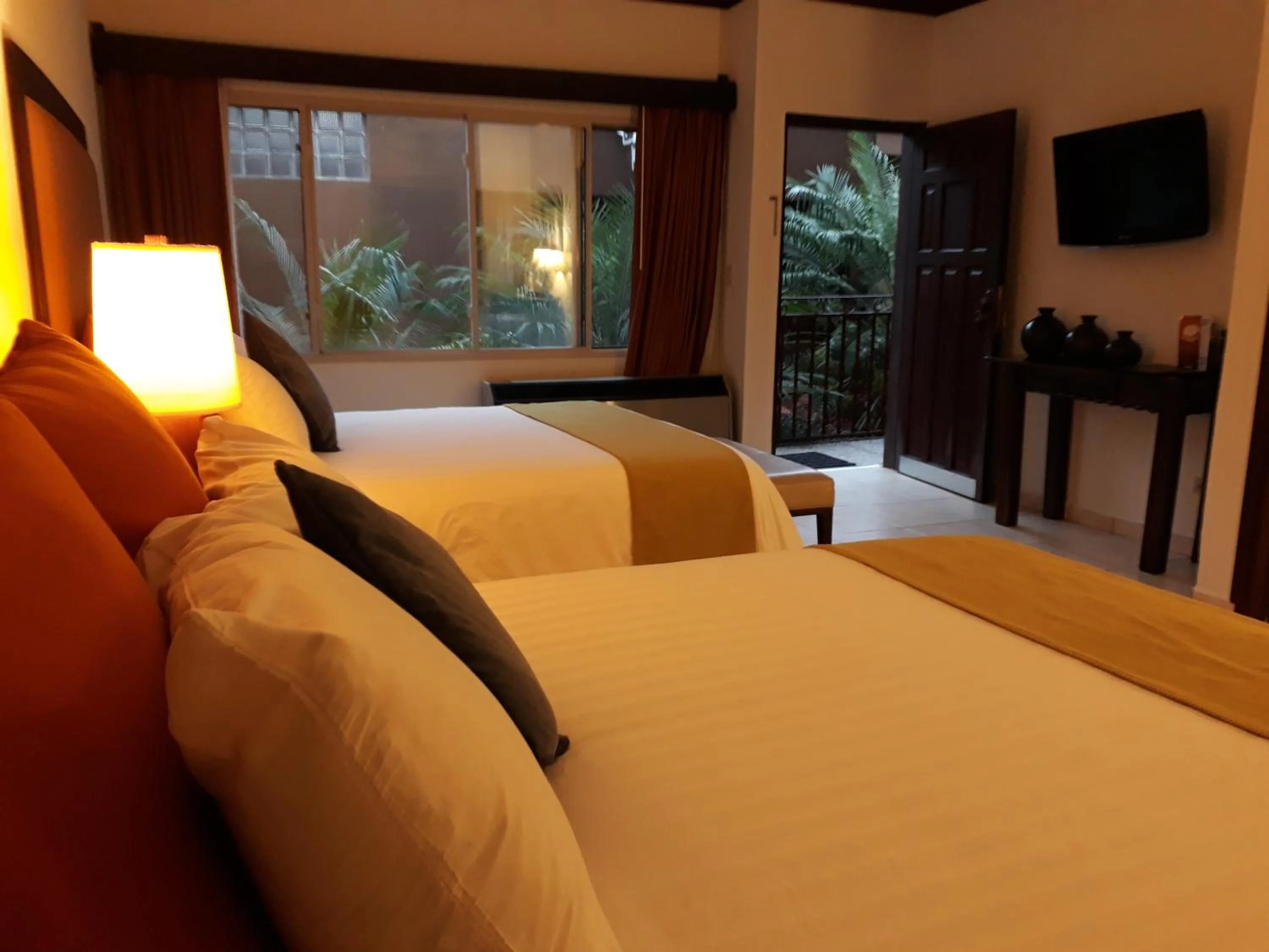 Winter, Bed in Humuya Inn