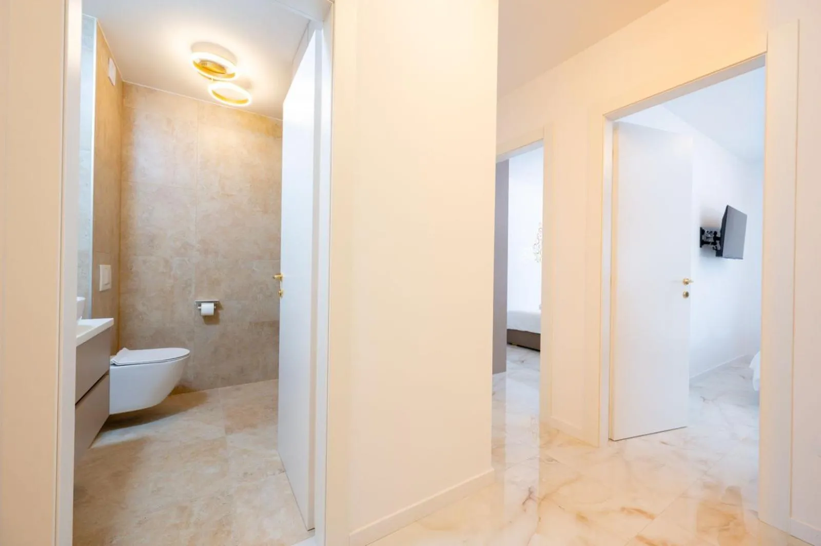 Shower in Apartment MiFi