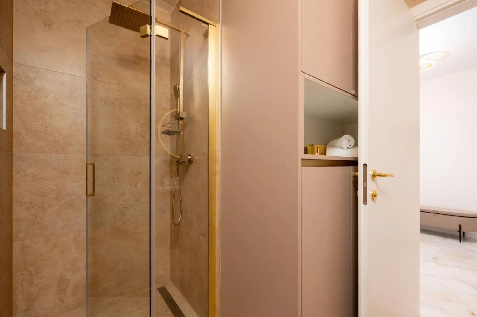 Shower in Apartment MiFi