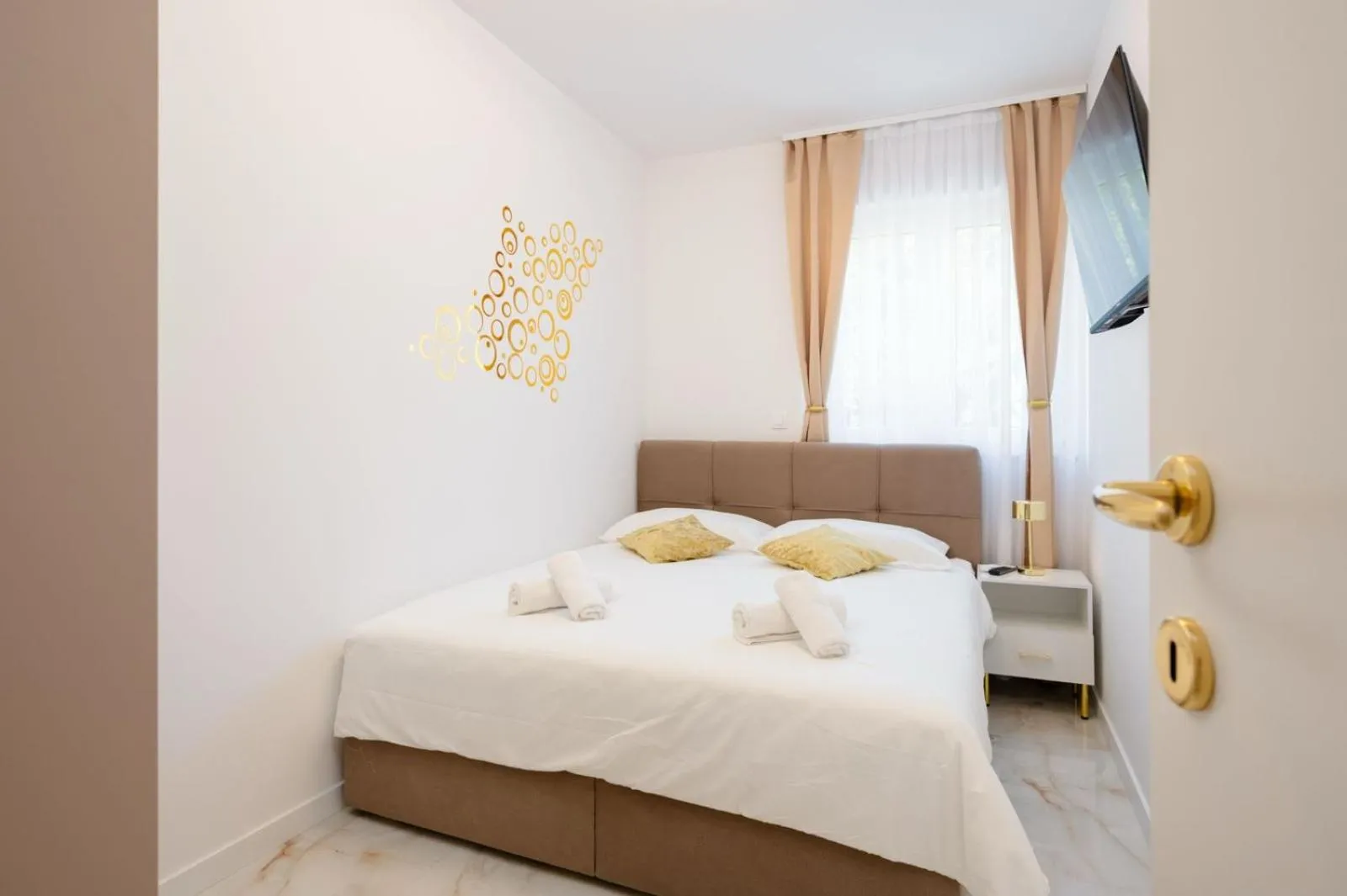 Bed in Apartment MiFi