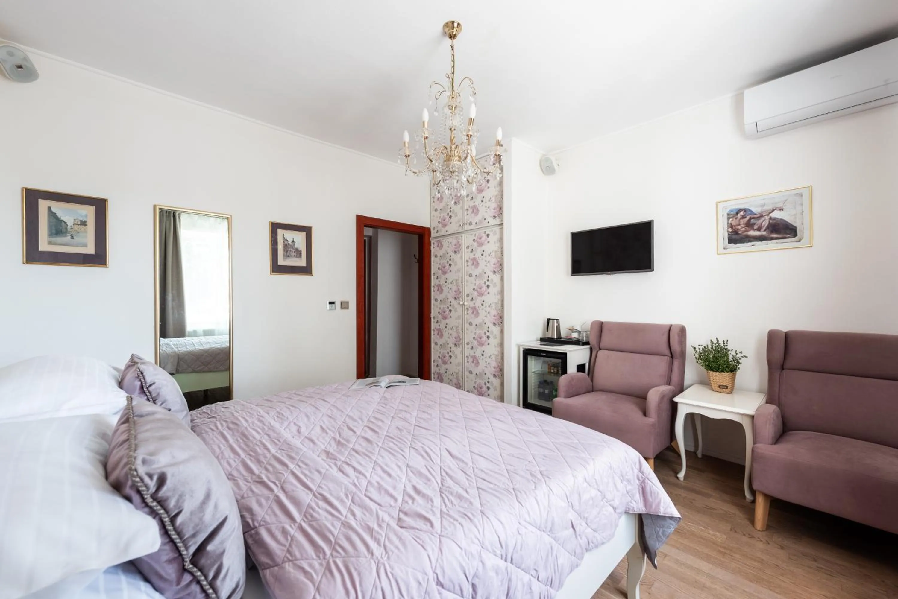 Bed in Wellness & SPA boutique Hotel pod lipkami Prague