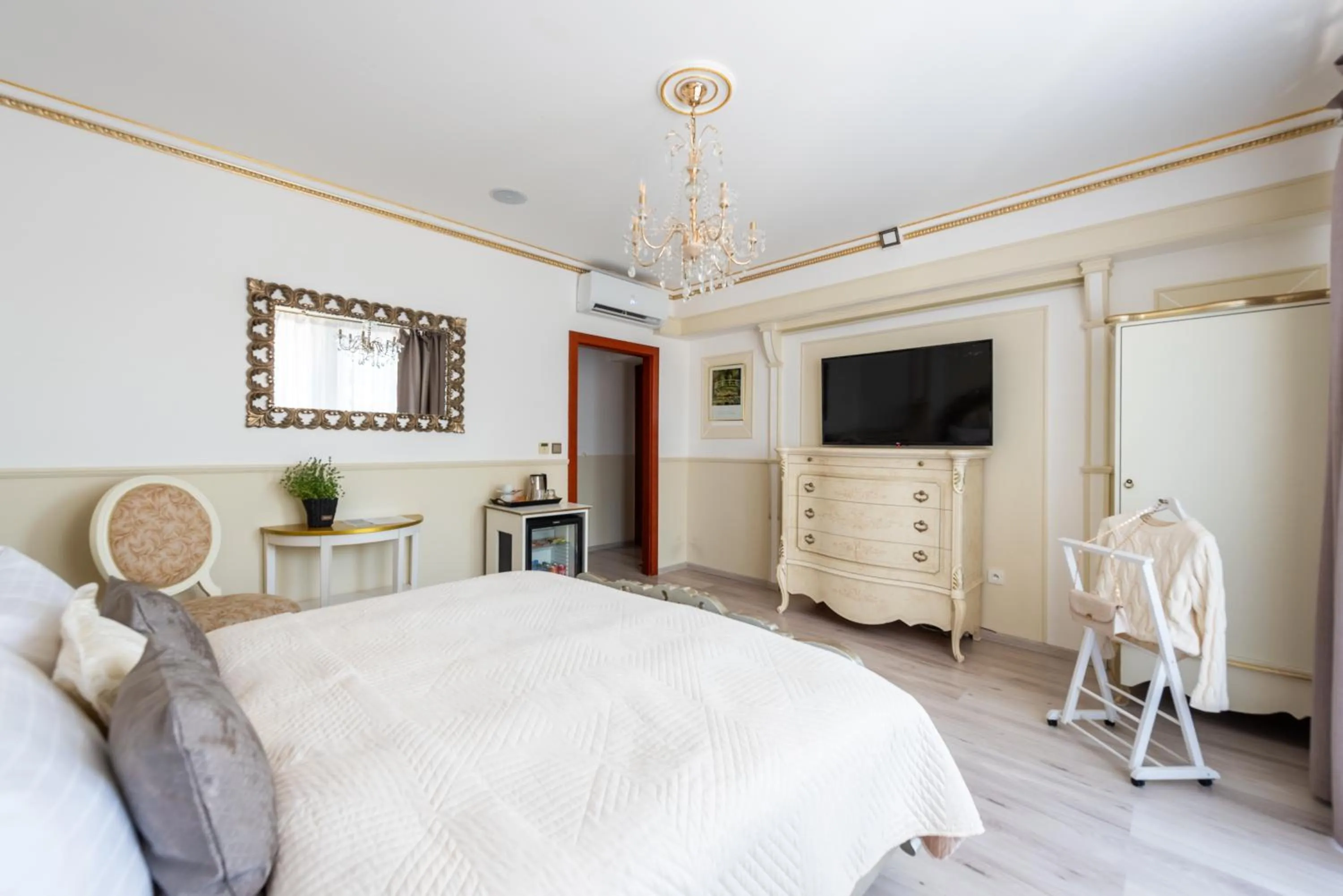 Bed in Wellness & SPA boutique Hotel pod lipkami Prague