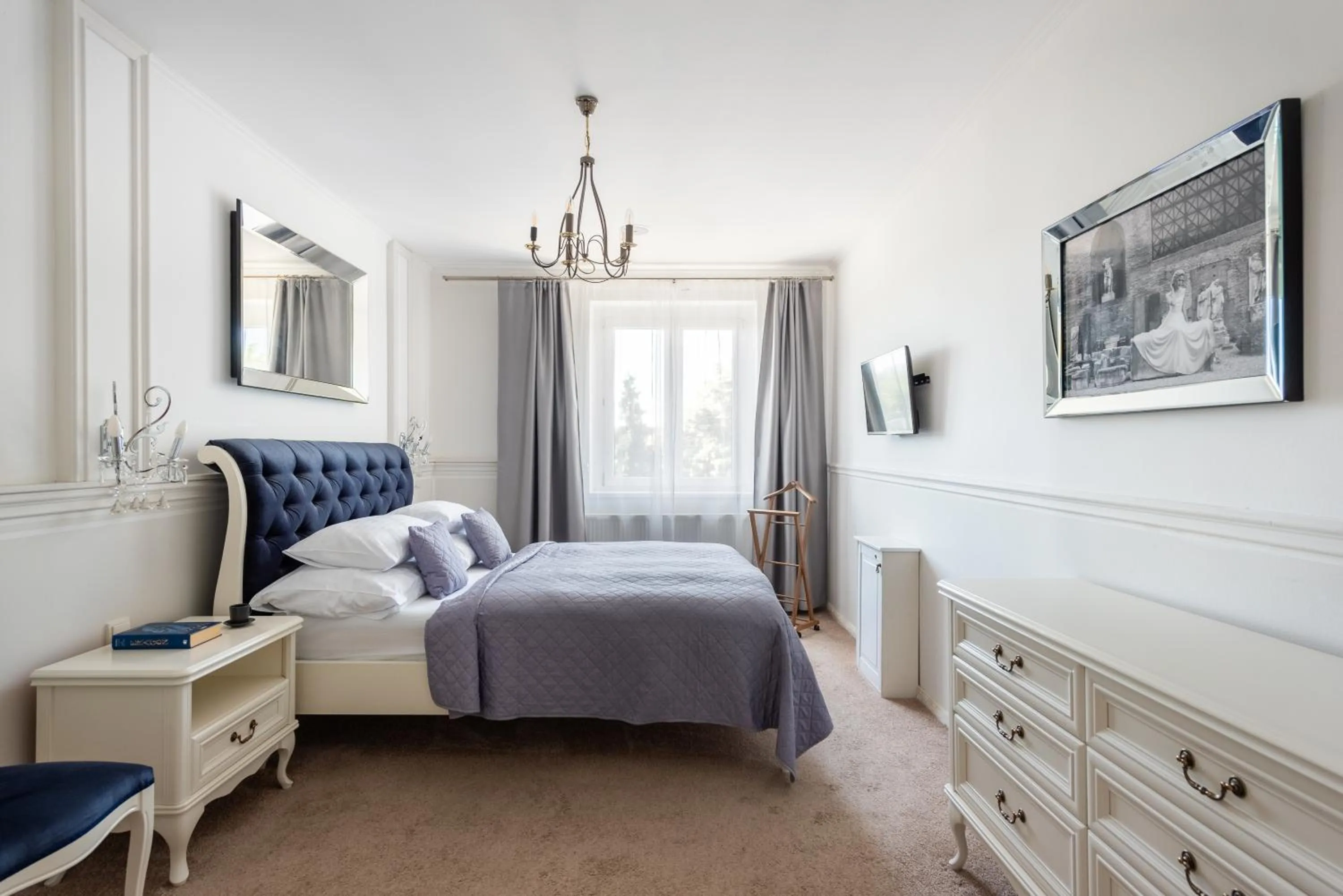 Bed in Wellness & SPA boutique Hotel pod lipkami Prague