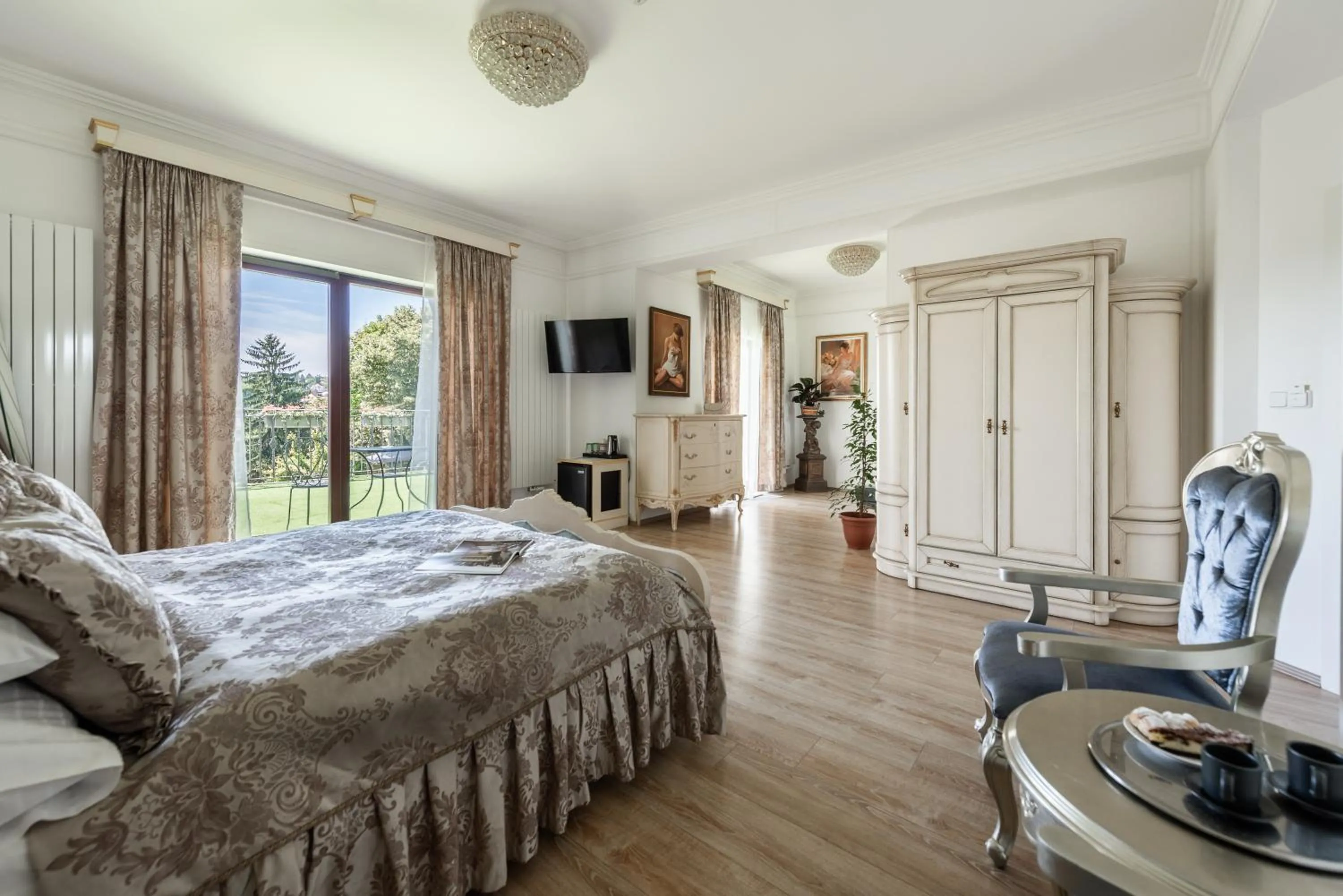 Bed in Wellness & SPA boutique Hotel pod lipkami Prague