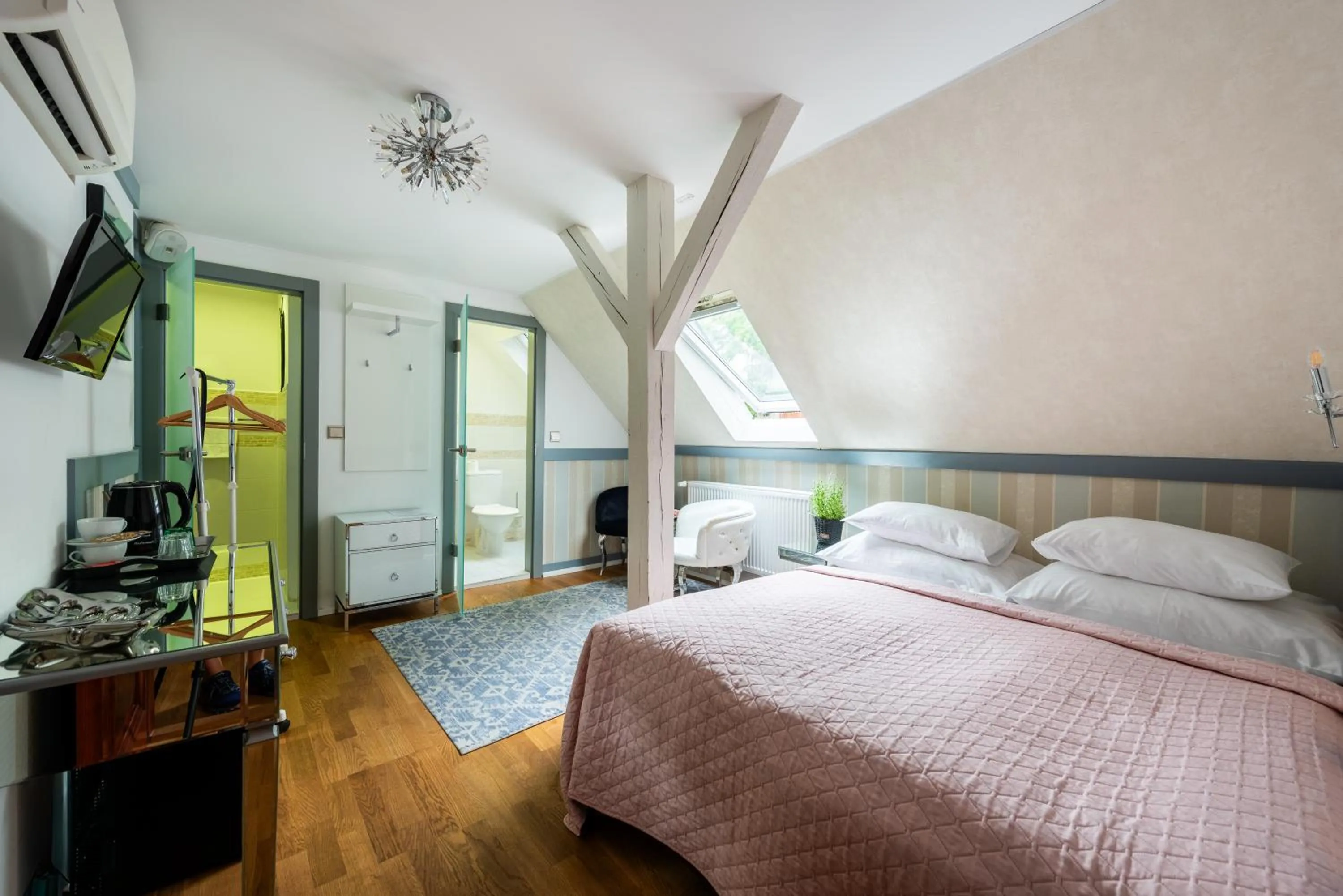 Bed in Wellness & SPA boutique Hotel pod lipkami Prague