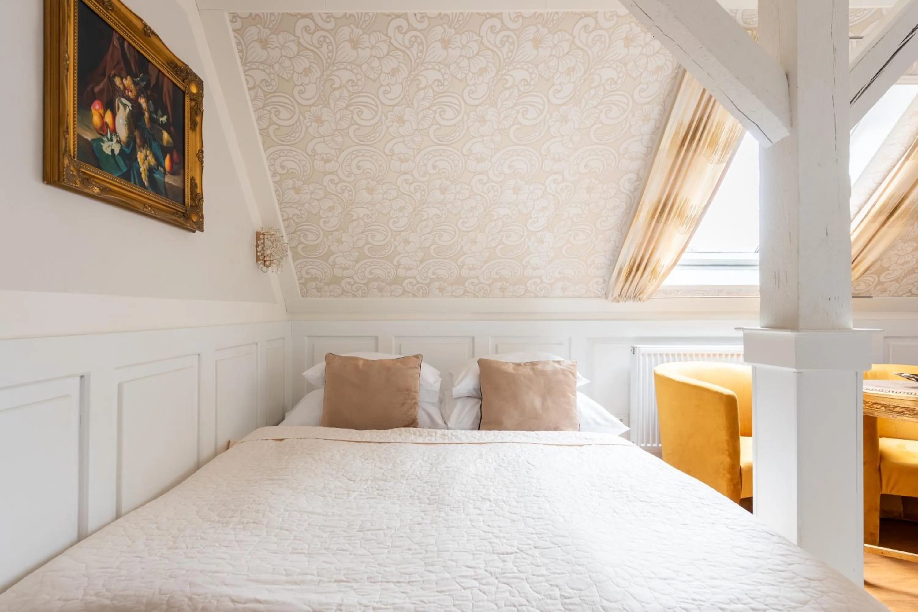 Bed in Wellness & SPA boutique Hotel pod lipkami Prague