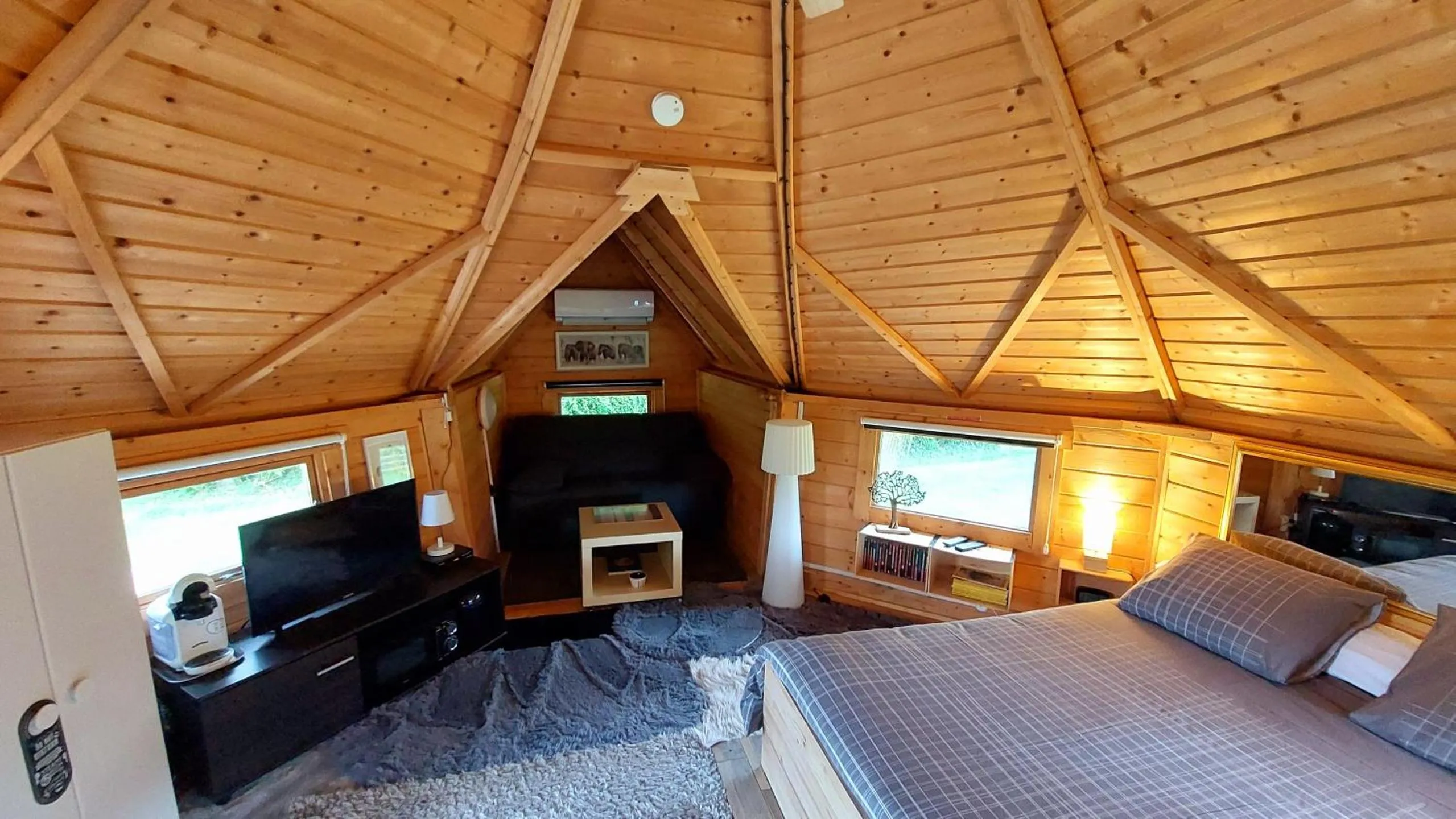 Triple Room with Private Bathroom in La Longère Des Nuits De Varenne