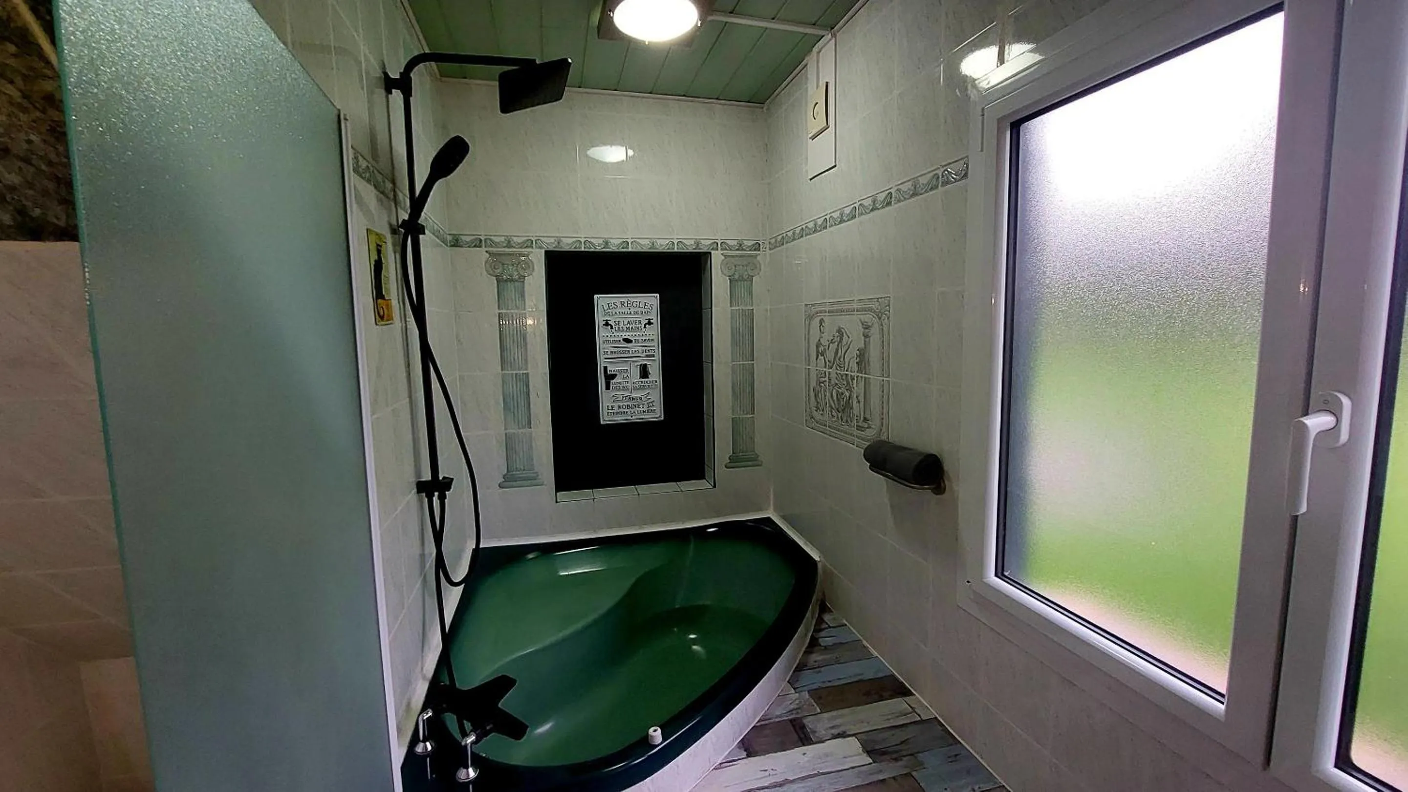 Bathroom in La Longère Des Nuits De Varenne
