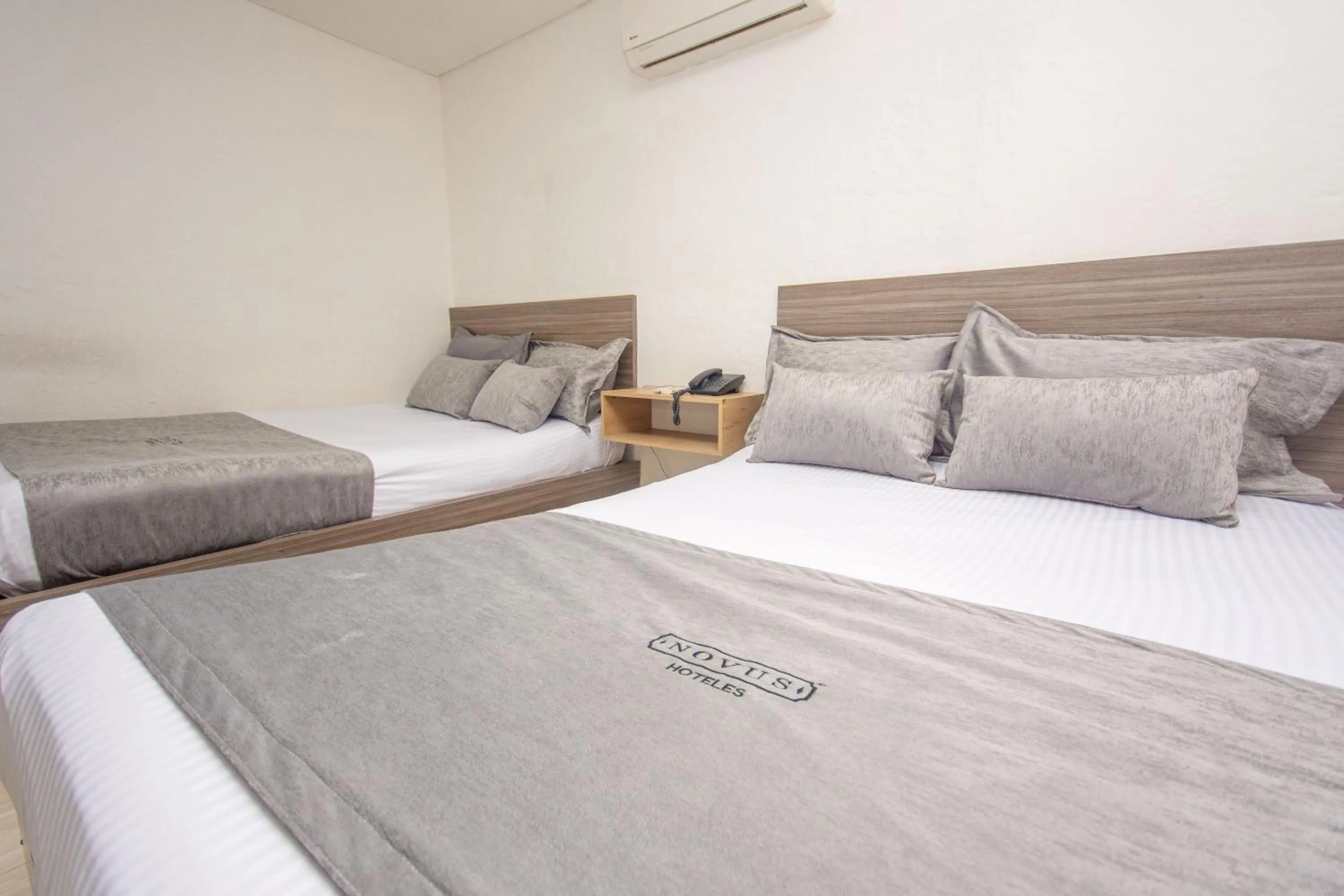 Bedroom, Bed in Novus Laureles