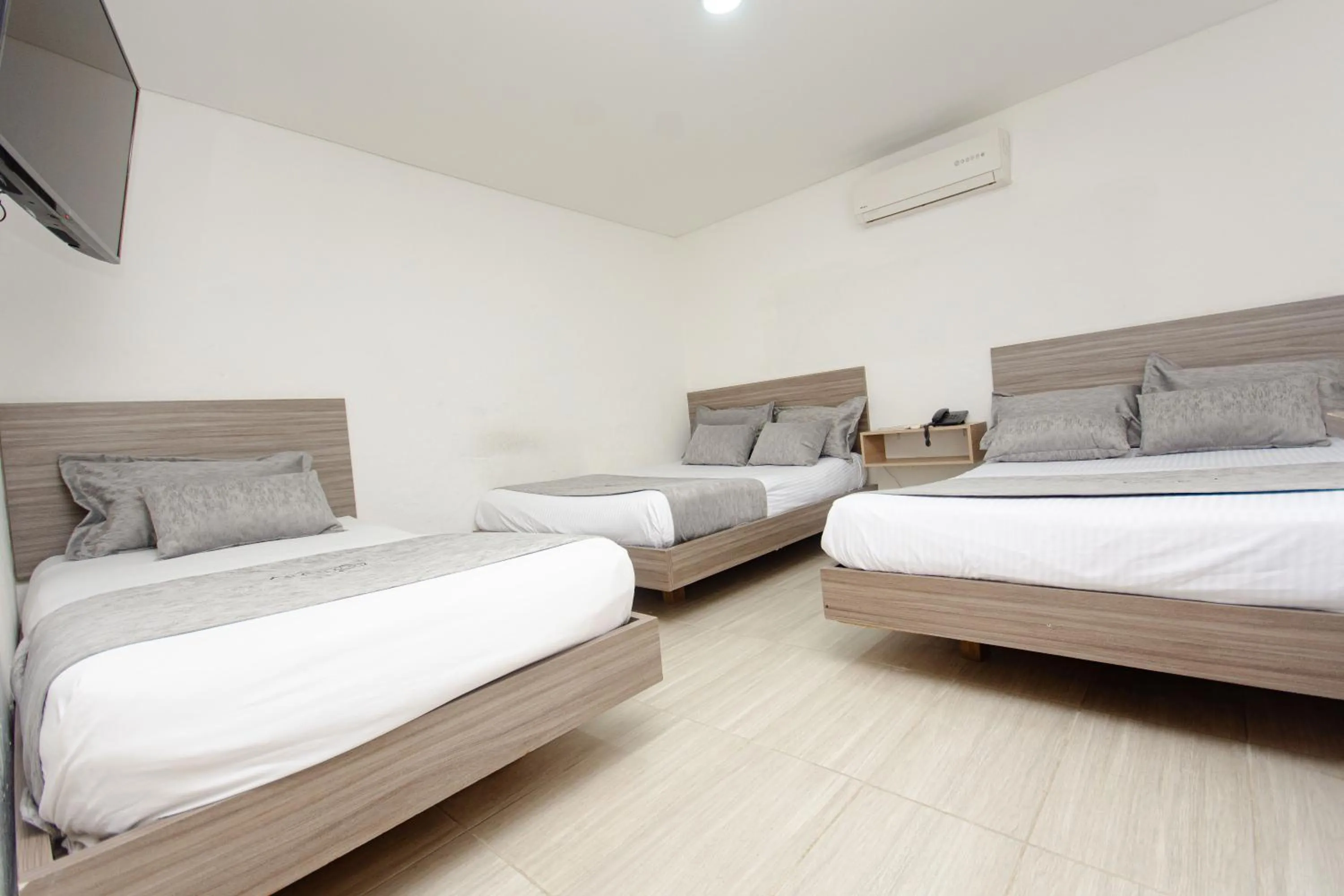 Bedroom, Bed in Novus Laureles