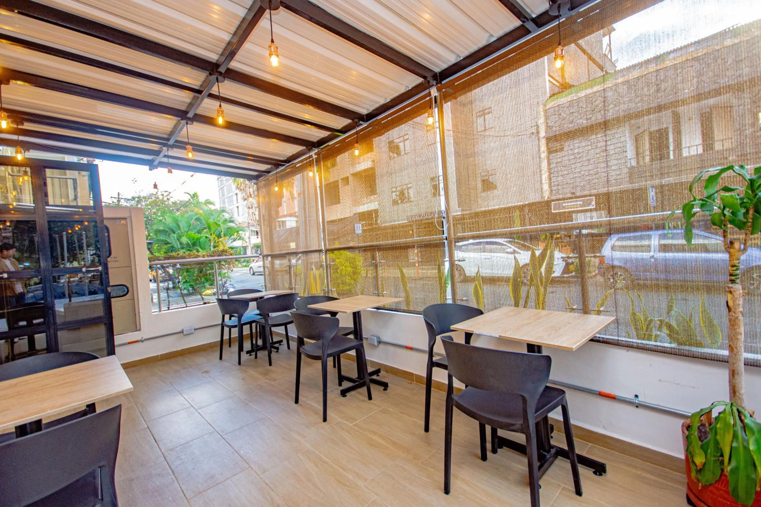 Restaurant/places to eat in Novus Laureles