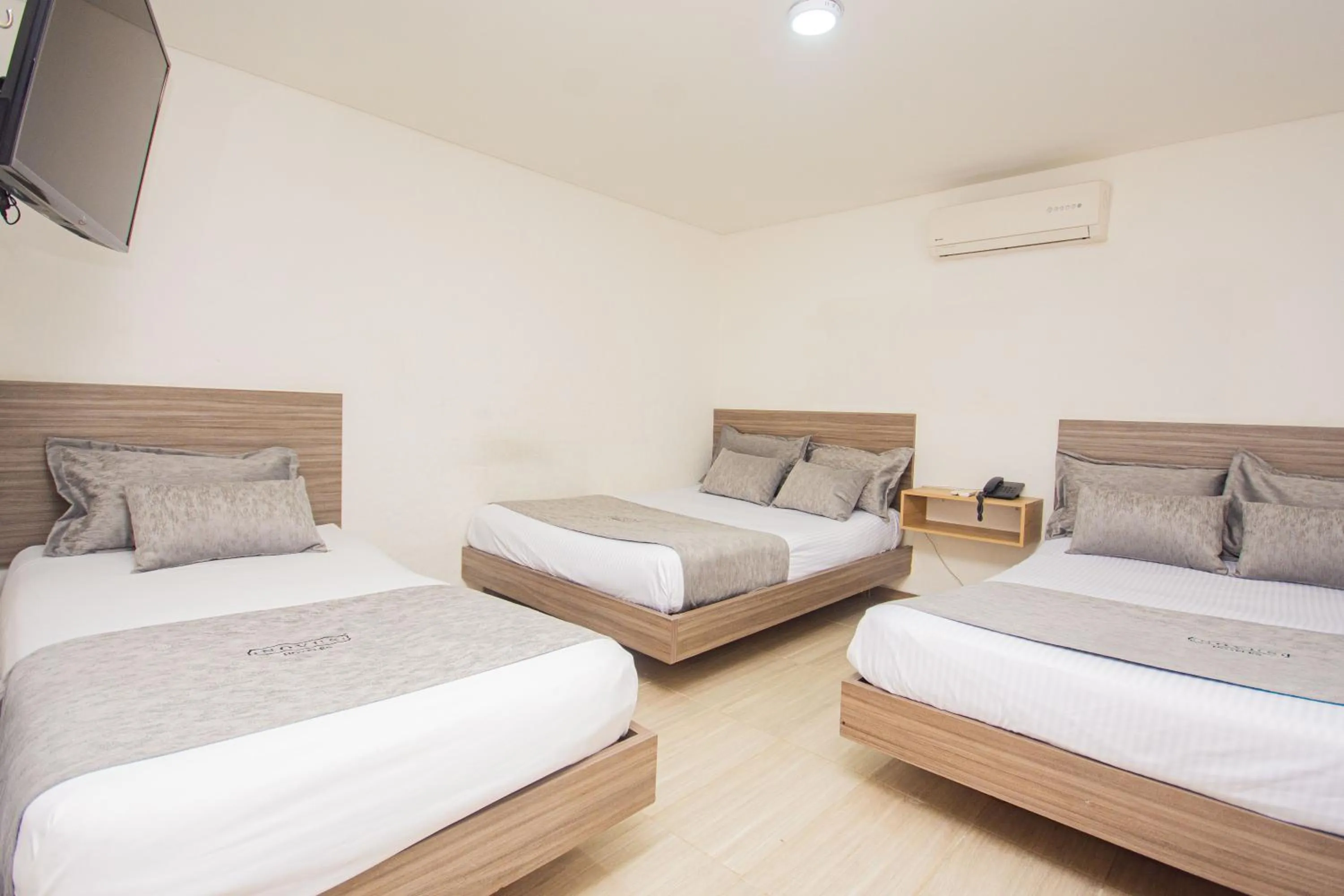 Bedroom, Bed in Novus Laureles