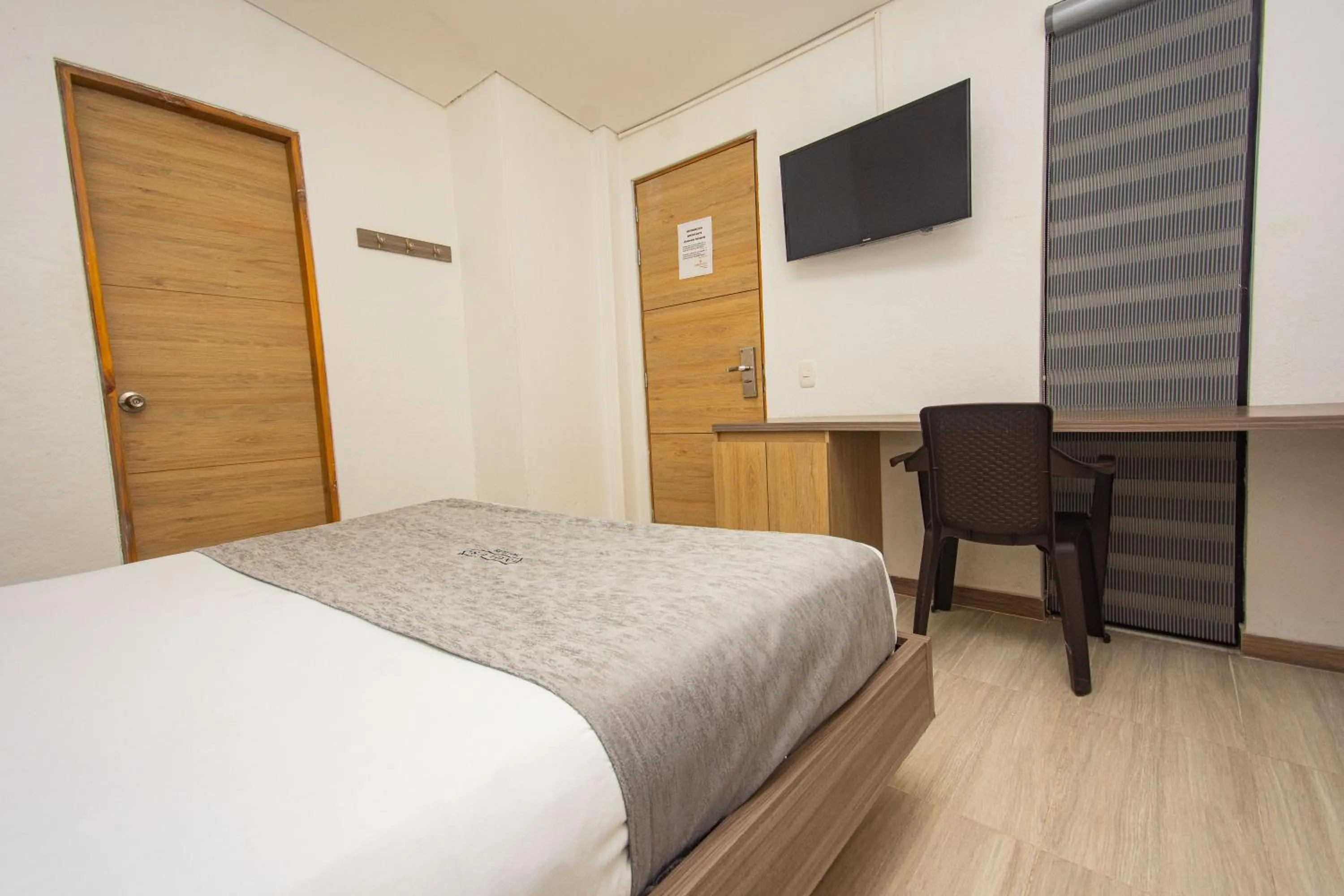 Bedroom, Bed in Novus Laureles