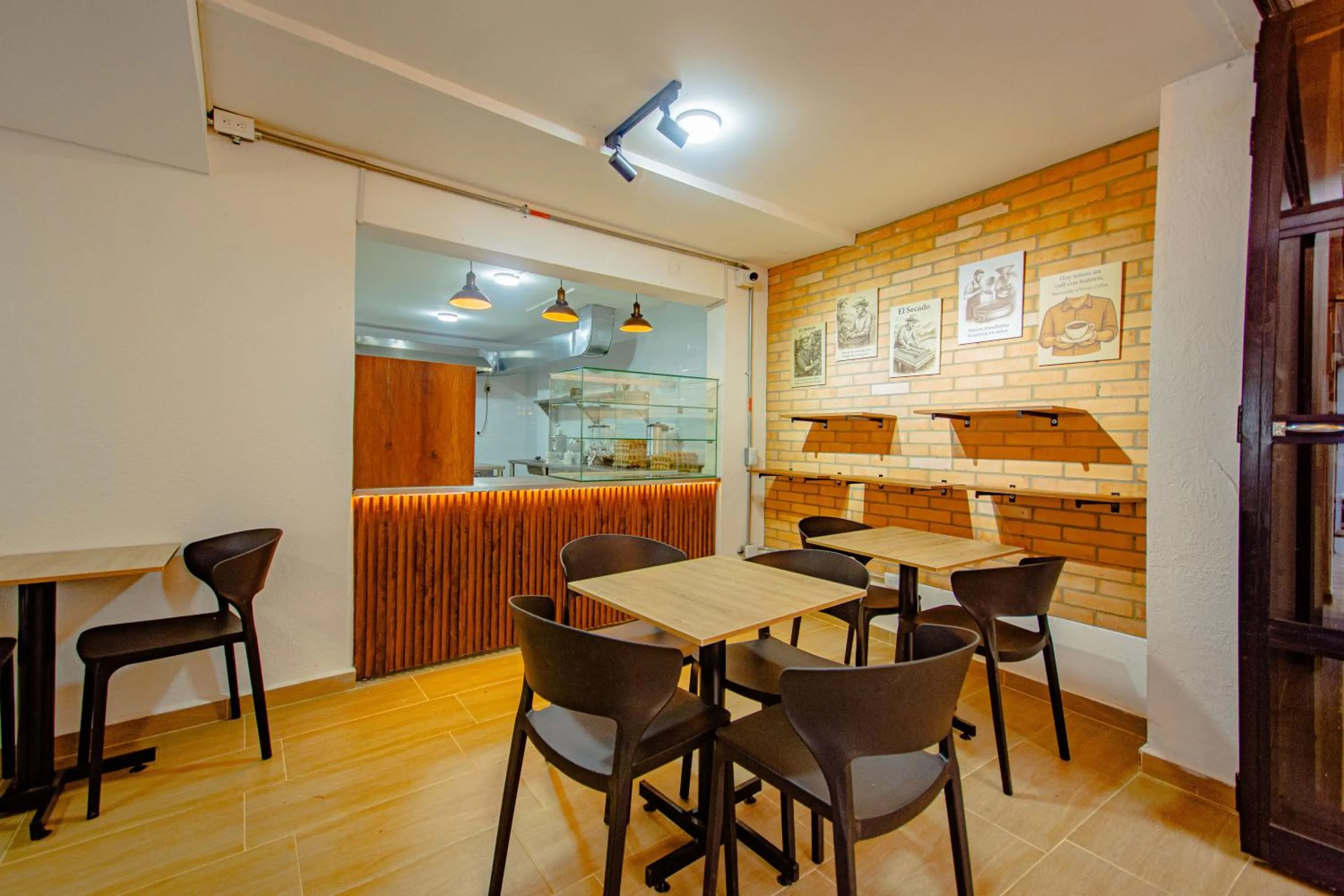 Restaurant/places to eat in Novus Laureles