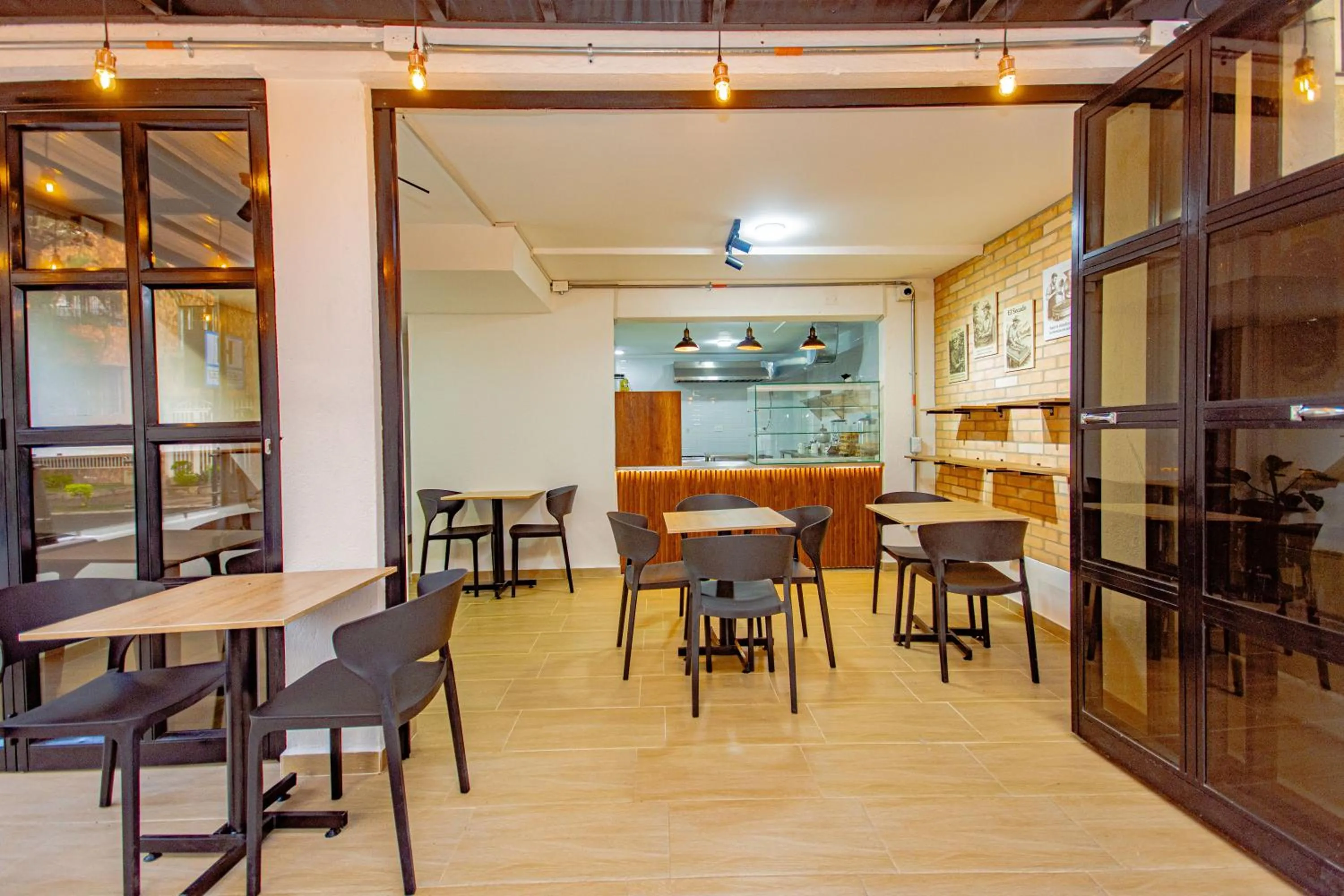 Restaurant/places to eat in Novus Laureles