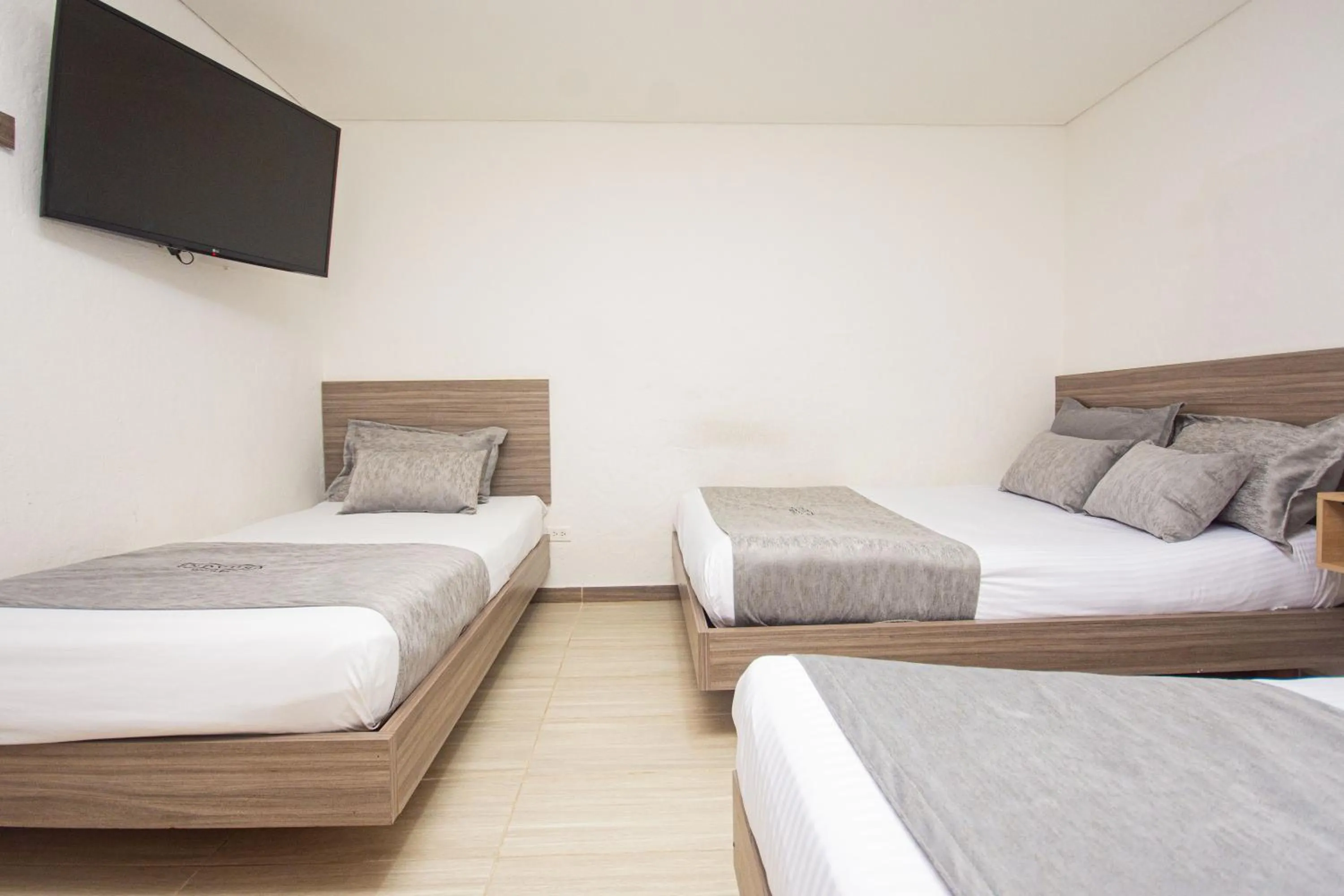 Bedroom, Bed in Novus Laureles