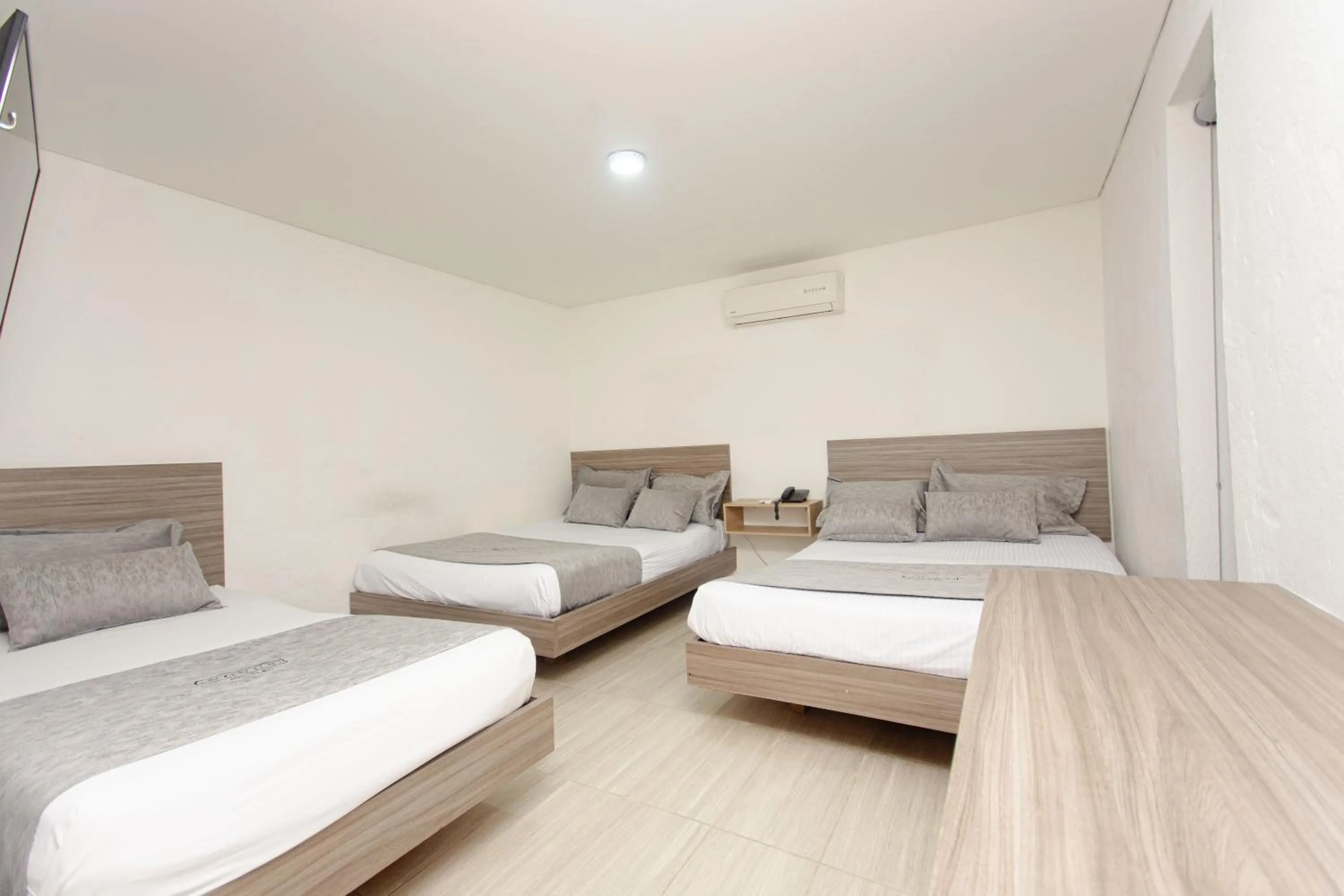 Bedroom, Bed in Novus Laureles