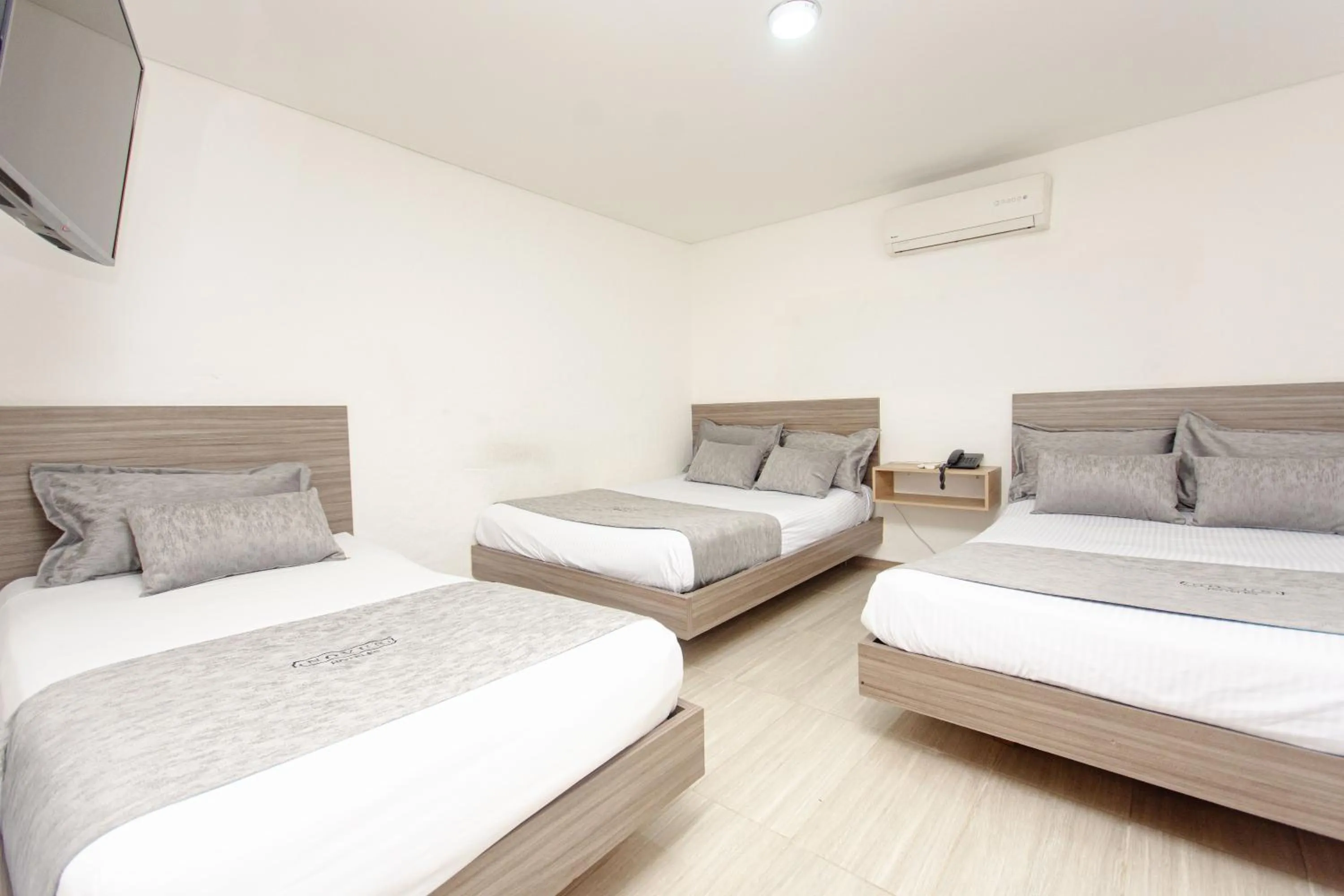 Bedroom, Bed in Novus Laureles