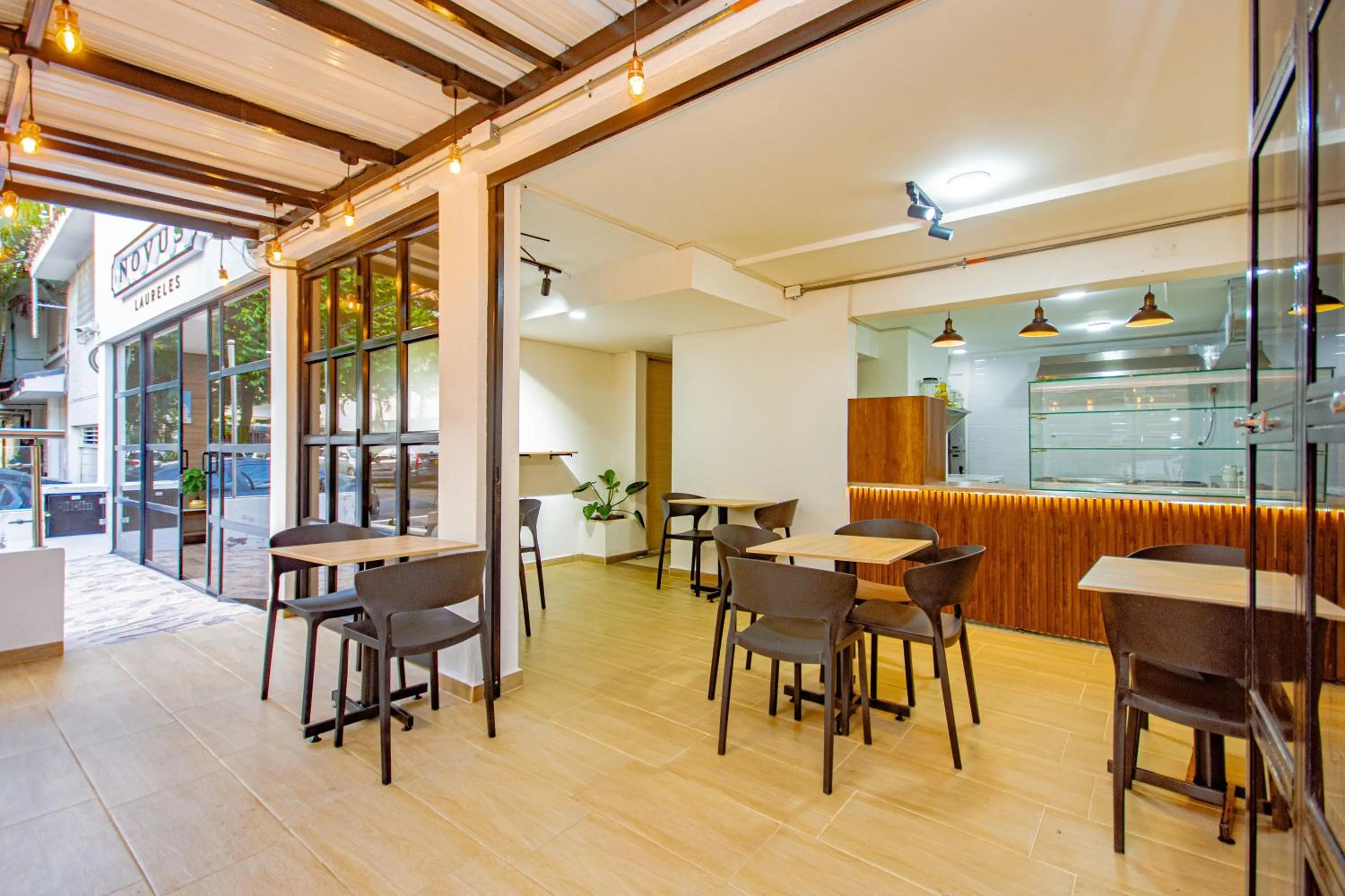 Restaurant/places to eat in Novus Laureles