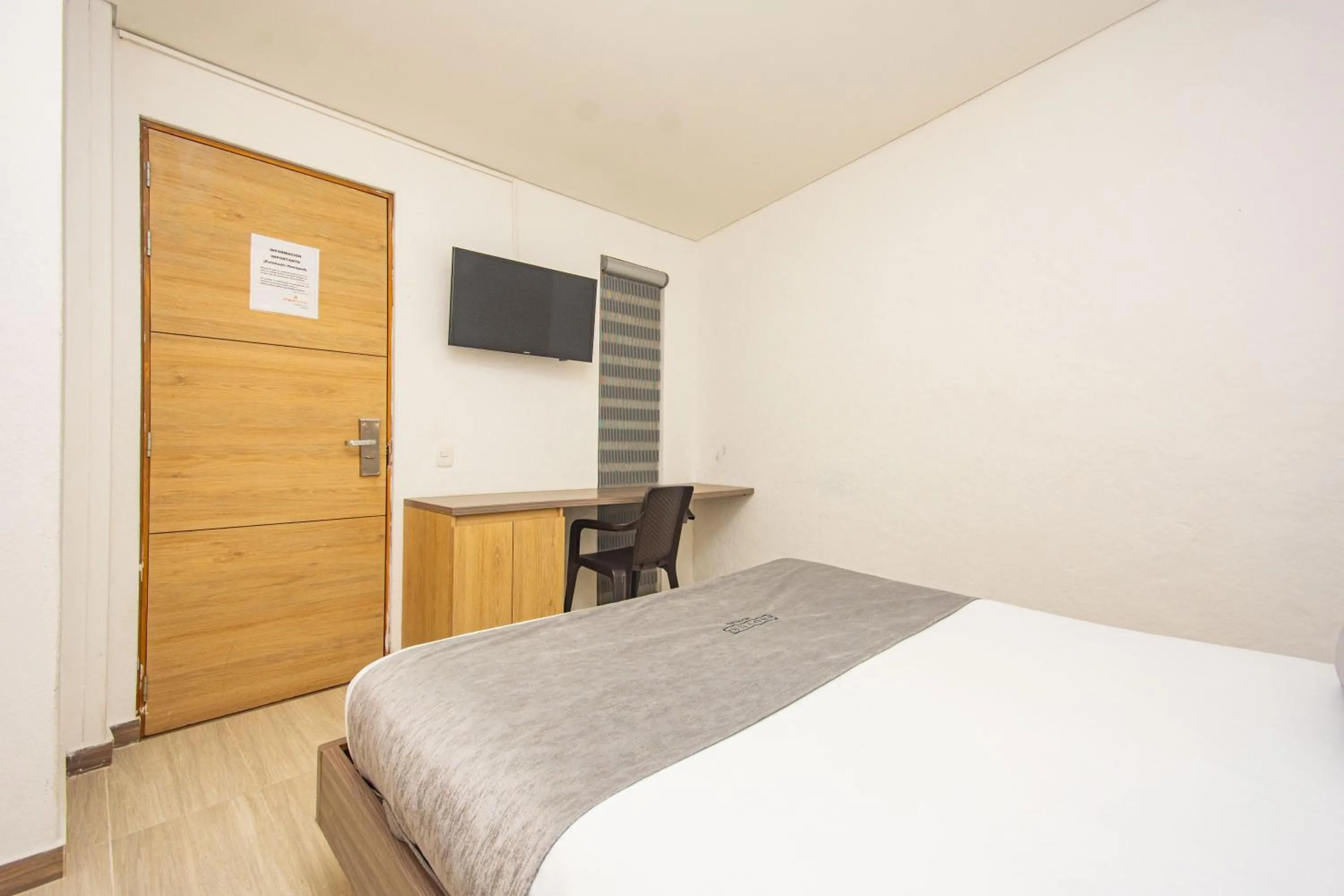 Bedroom, Bed in Novus Laureles