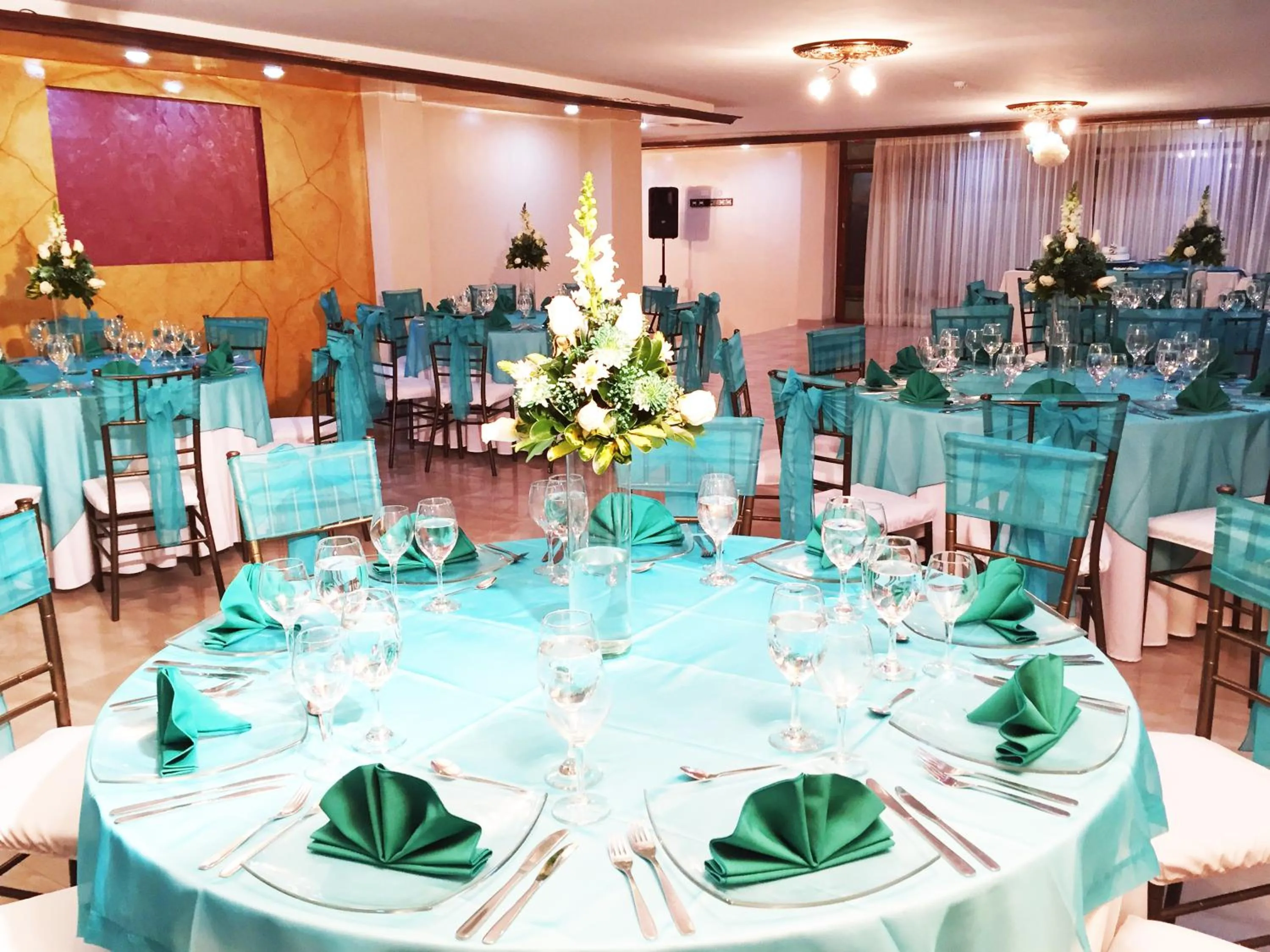 Restaurant/places to eat in Hotel Villa Lafayette