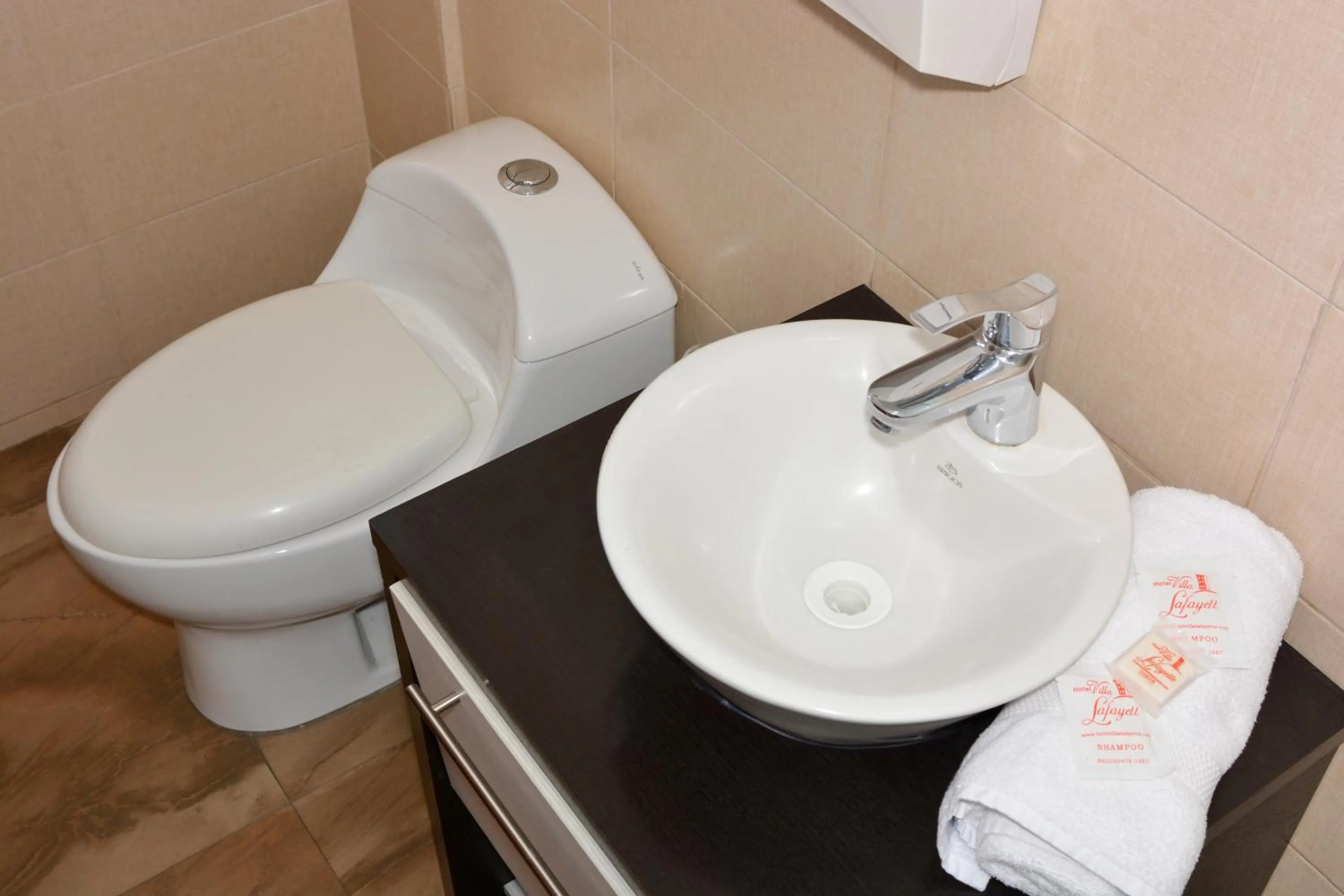 Toilet in Hotel Villa Lafayette