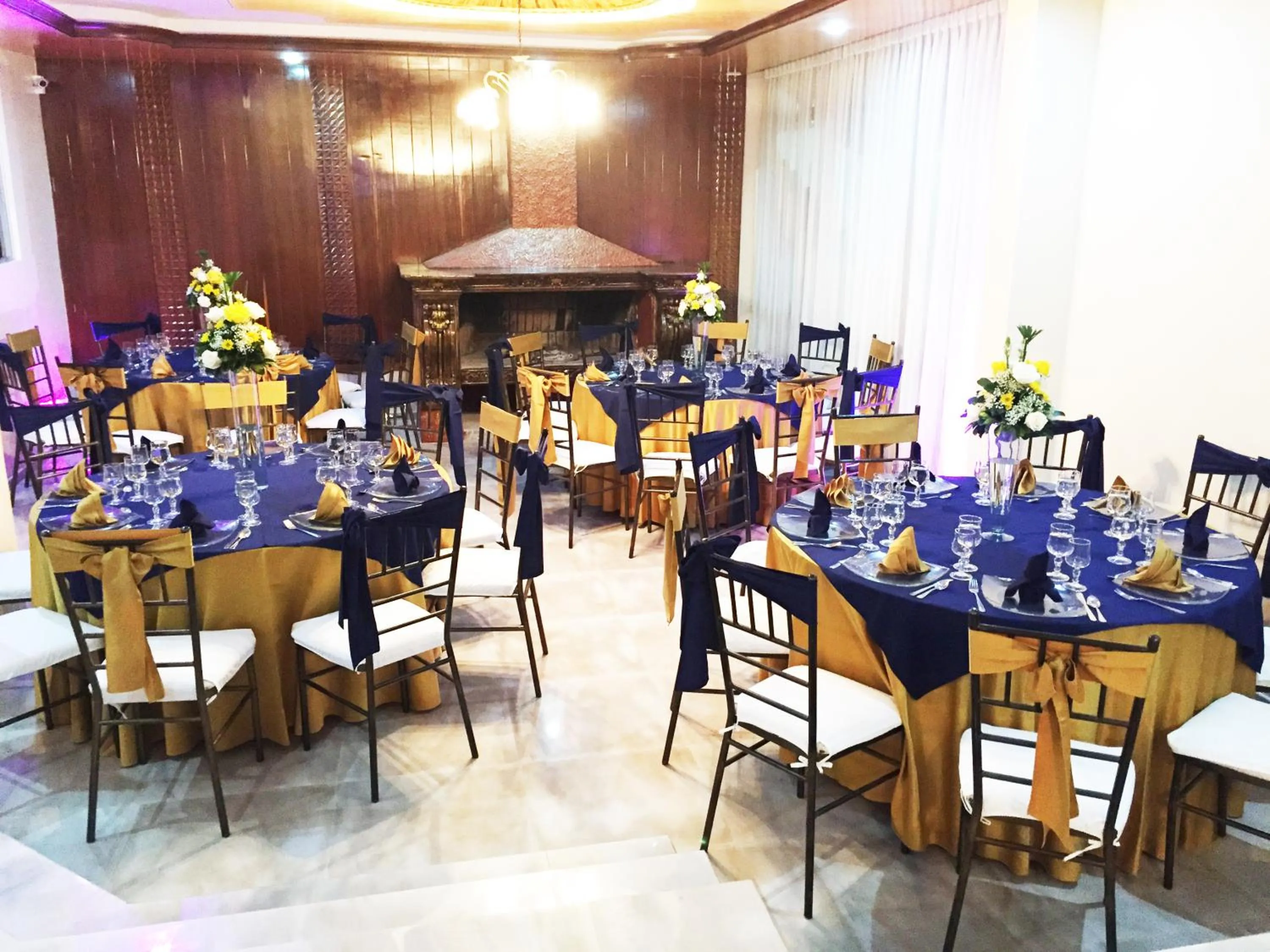 Restaurant/places to eat in Hotel Villa Lafayette