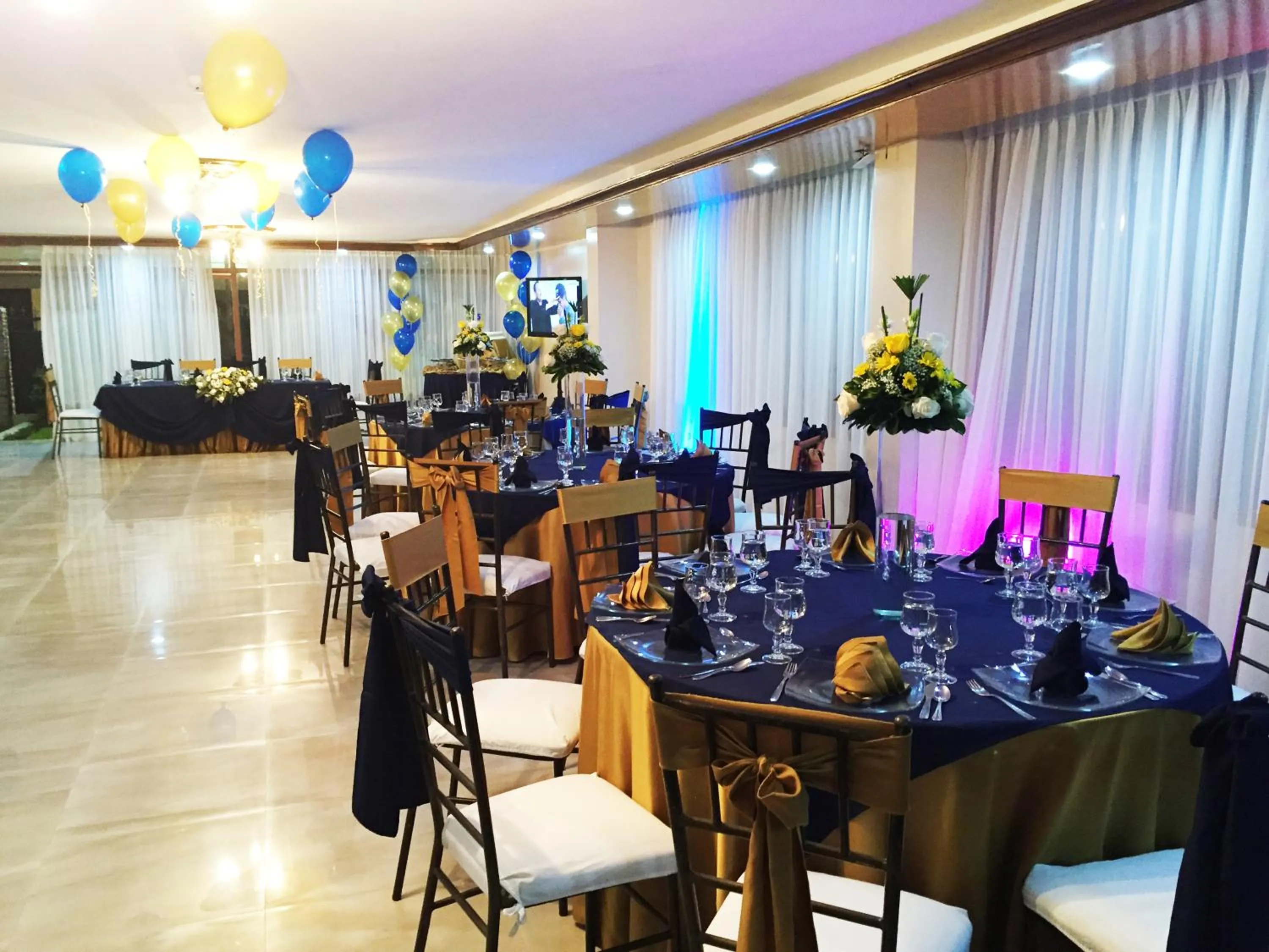 Restaurant/places to eat in Hotel Villa Lafayette