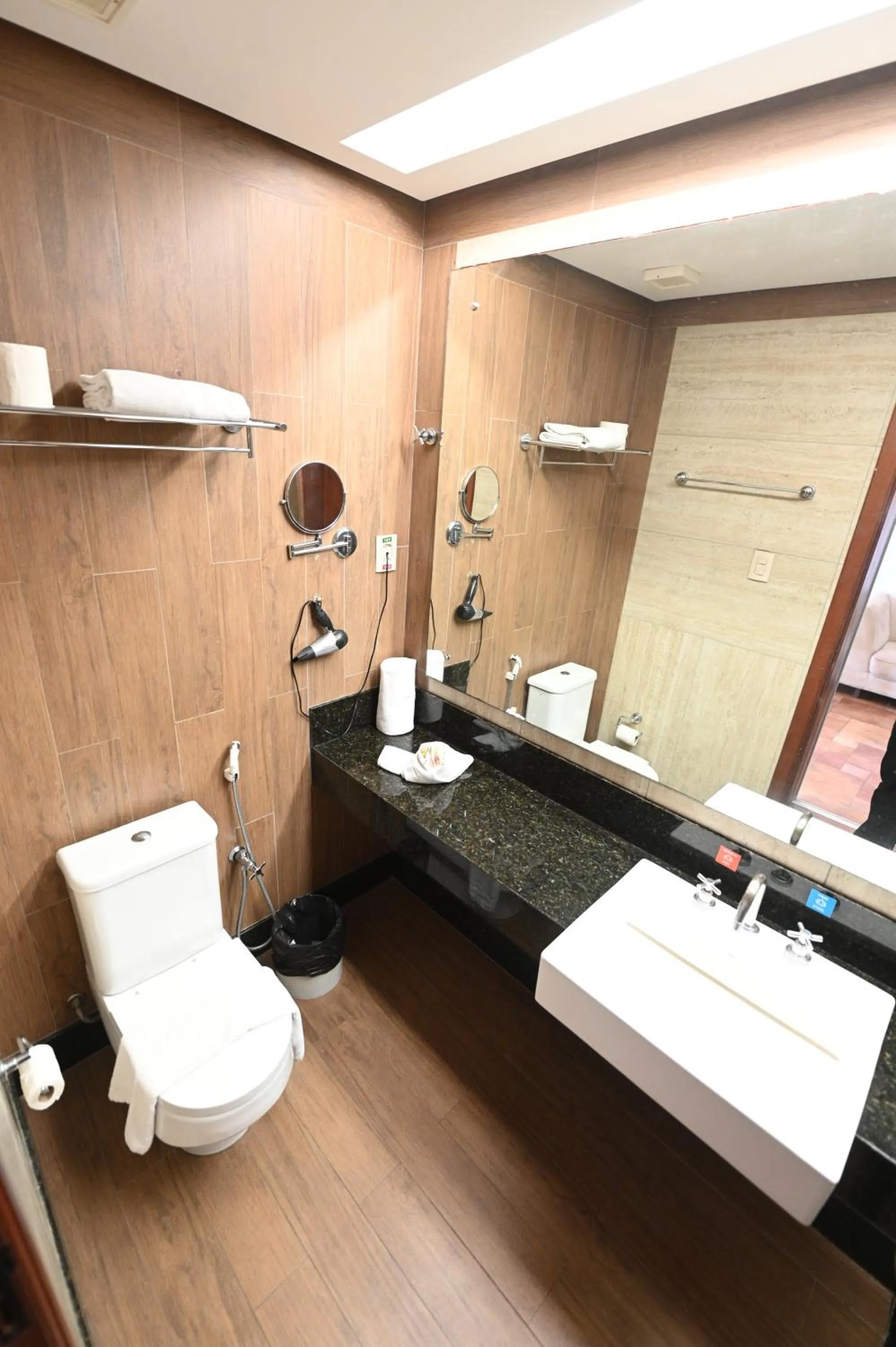 Bathroom in Atrium Hotel Quinta De Pedras