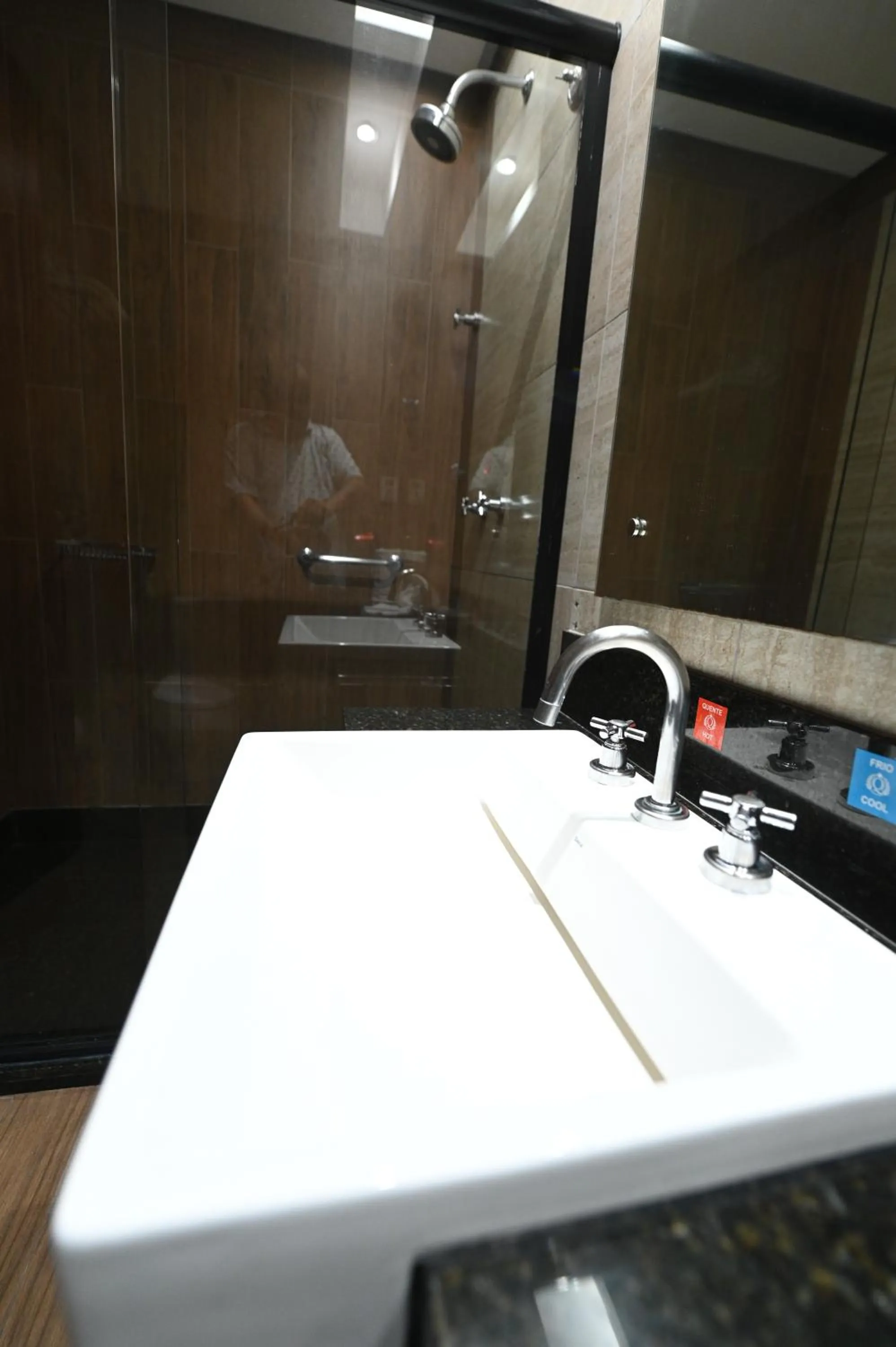 Shower in Atrium Hotel Quinta De Pedras