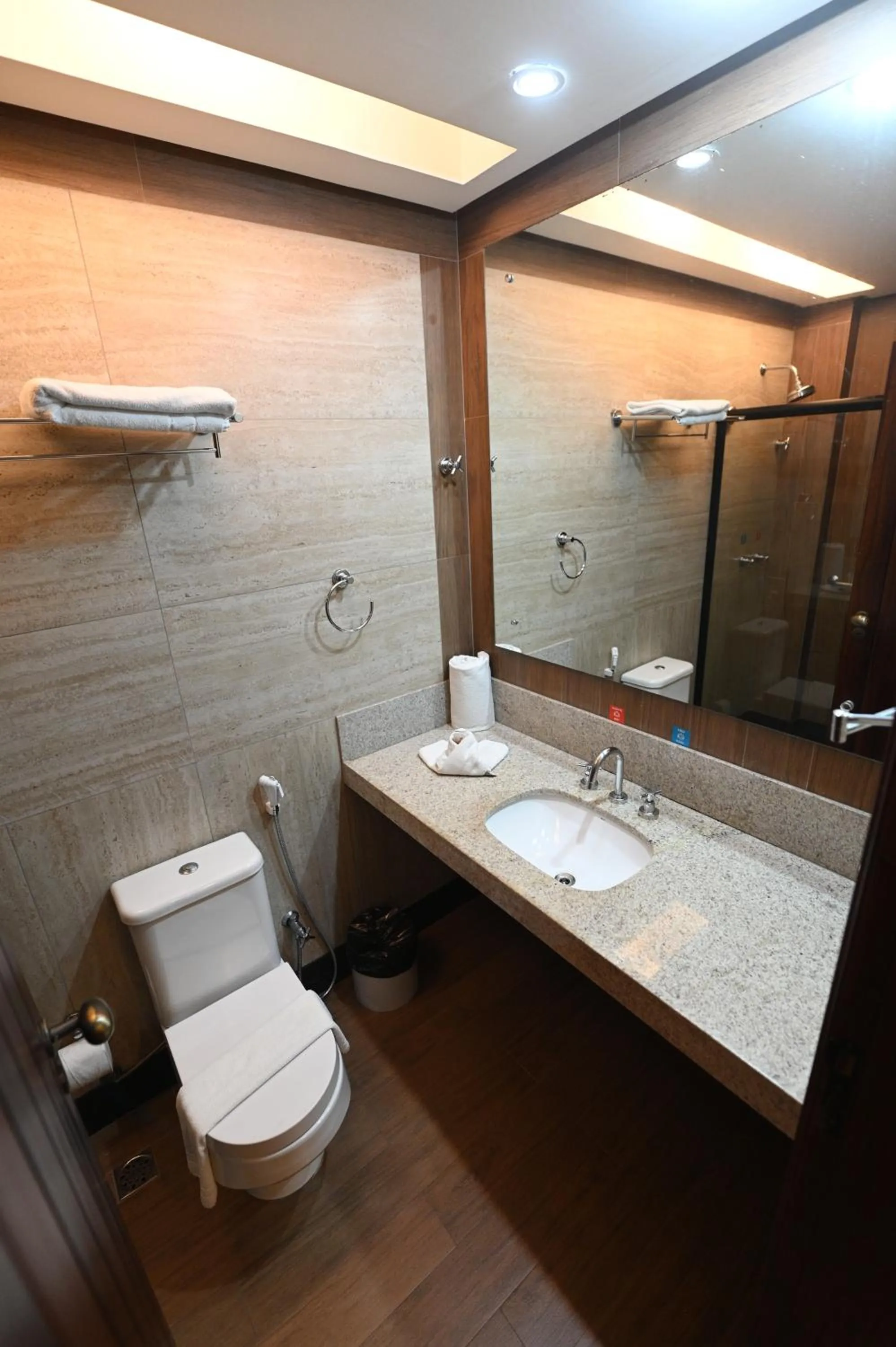 Shower in Atrium Hotel Quinta De Pedras