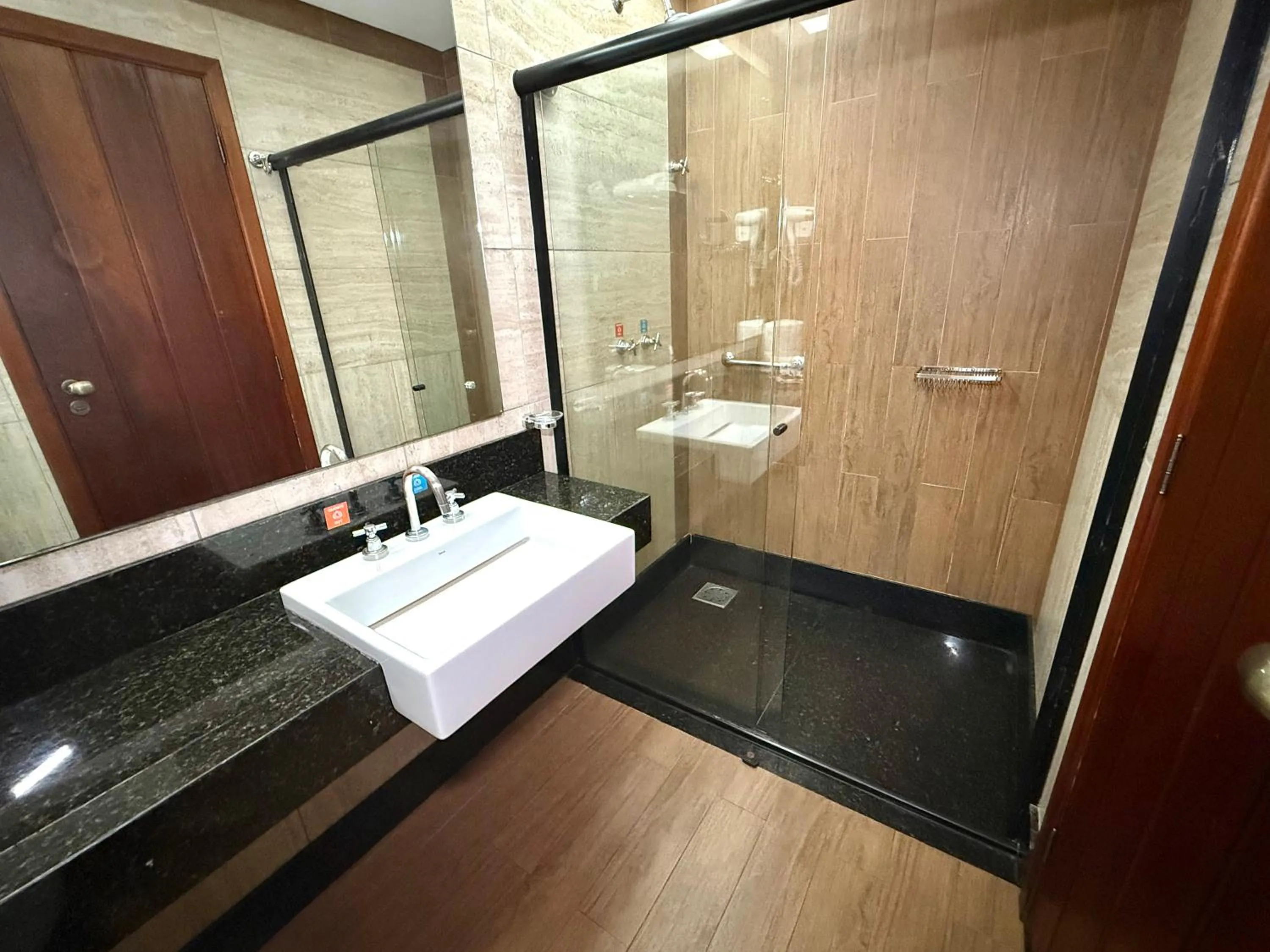 Shower in Atrium Hotel Quinta De Pedras