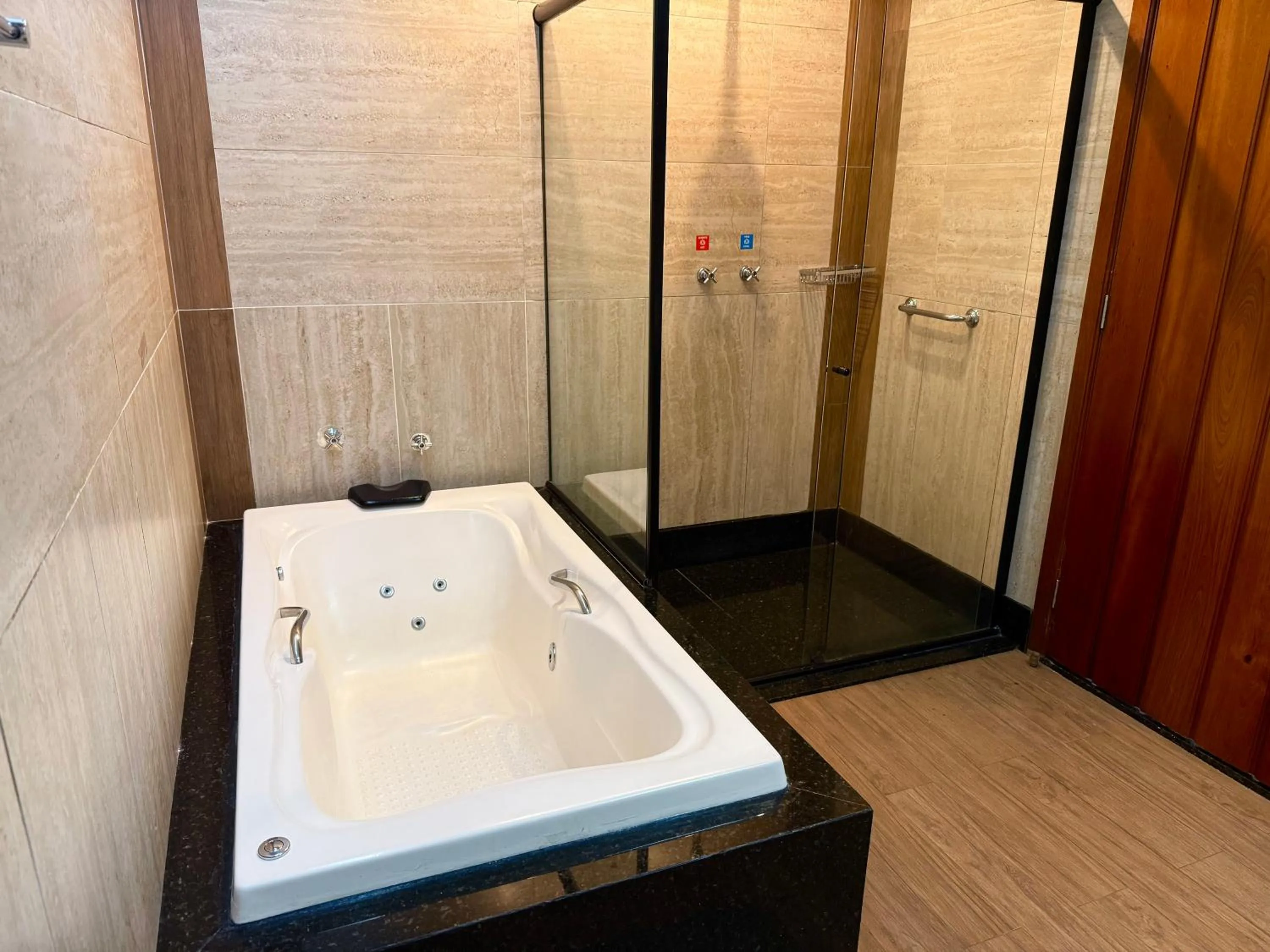 Bathroom in Atrium Hotel Quinta De Pedras