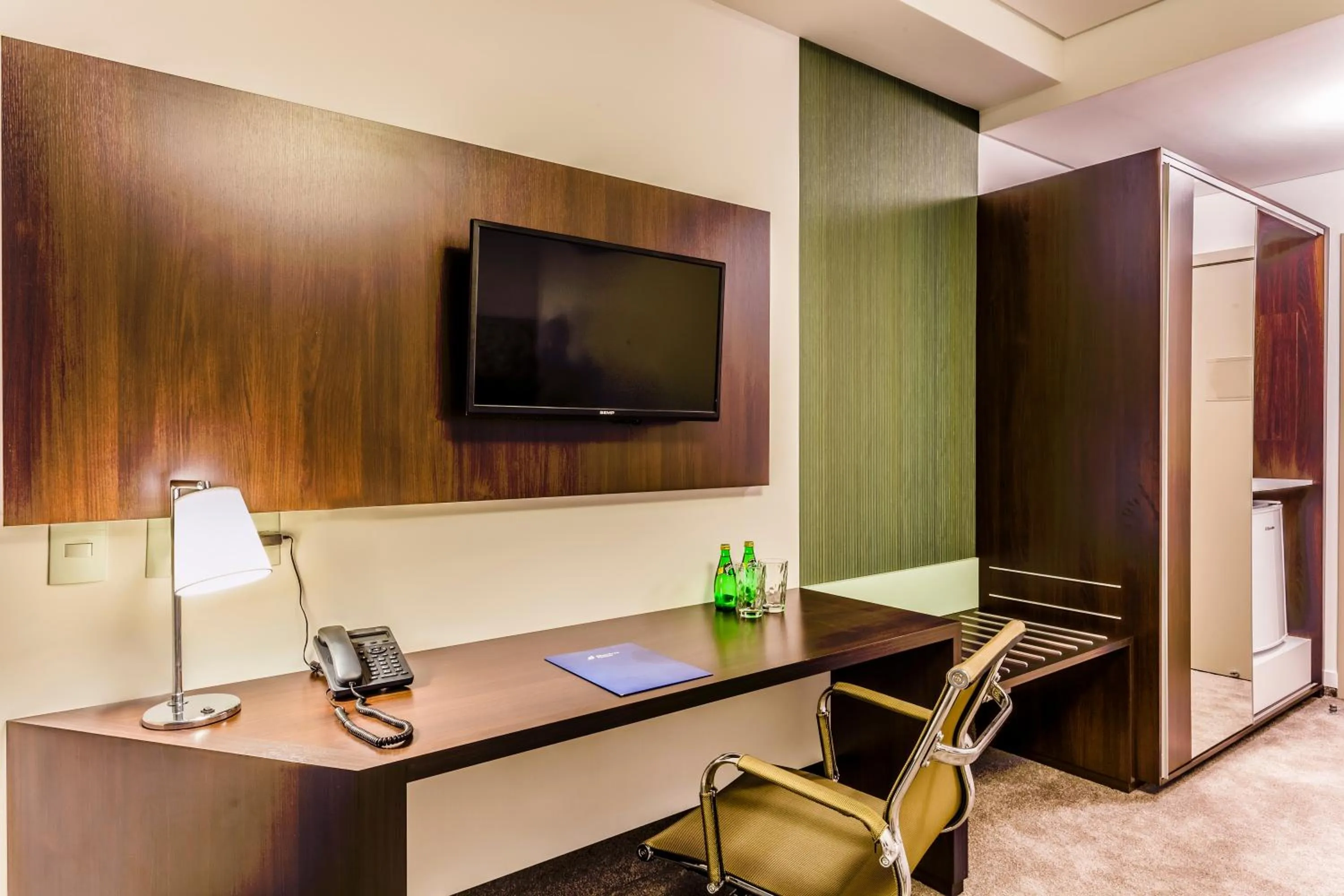 Shower in Blue Tree Premium Alphaville